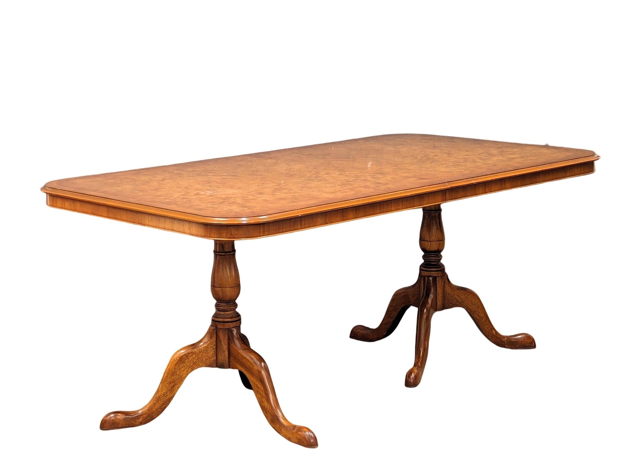 A Georgian style walnut extending dining table with 8 chairs. Table measures 176x100x75cm - Image 8 of 10