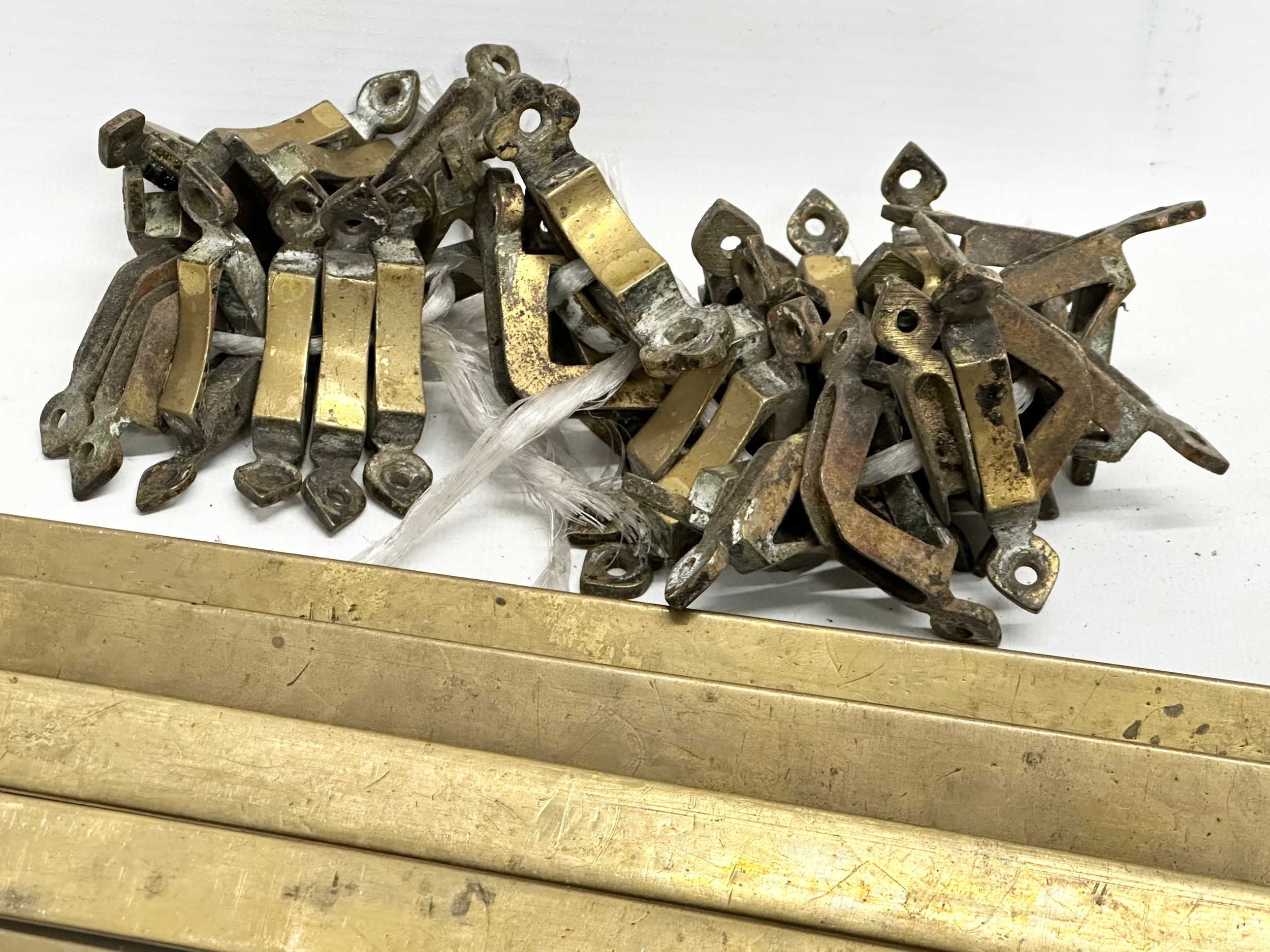 A quantity of Late 19th/Early 20th Century brass stair rods. 81cm - Image 3 of 4