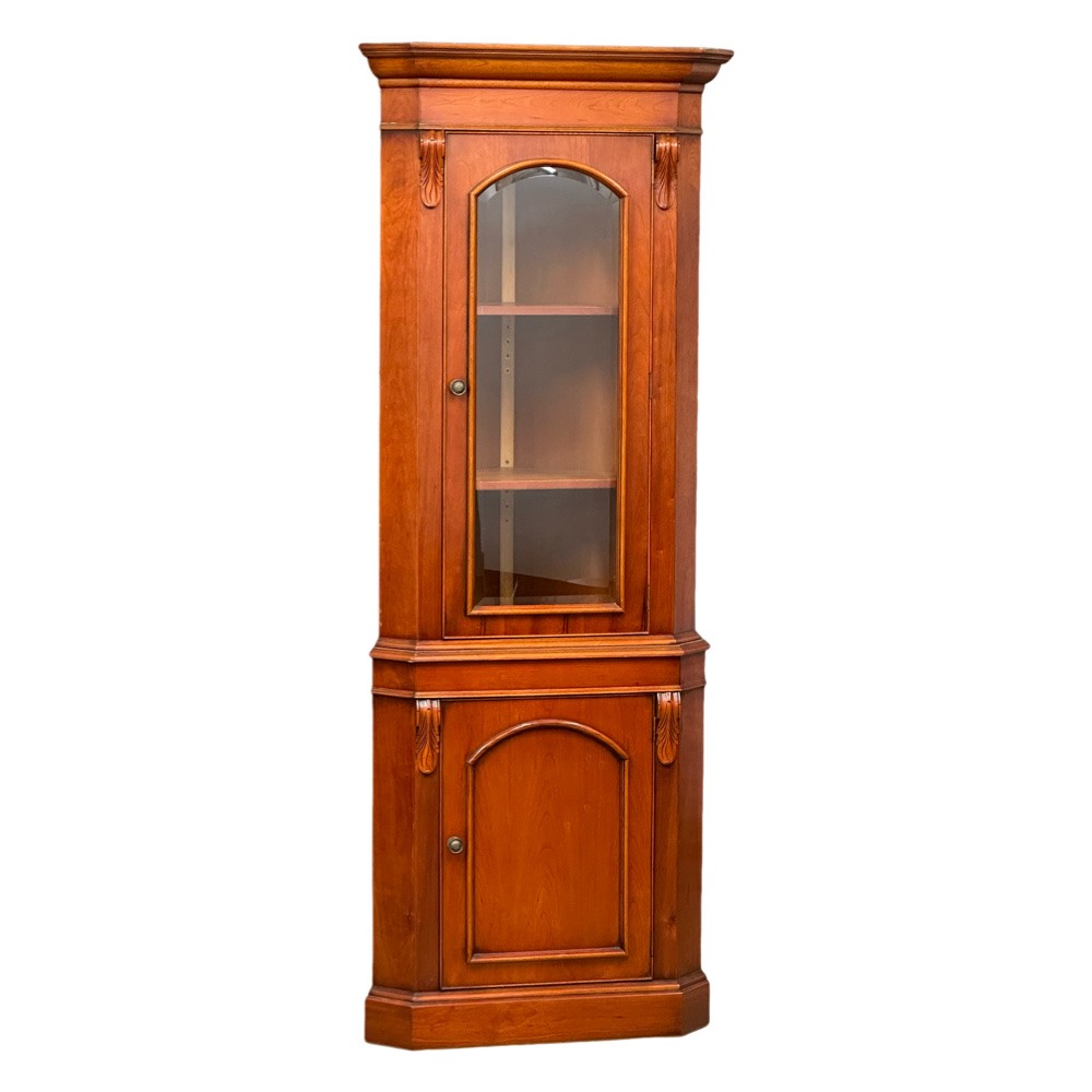 A large Victorian style Mahogany corner cabinet. 74cmx49cmx205cm. 13