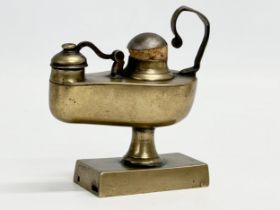 A Late 19th/Early 20th Century ‘Roman Lamp’ table lighter. 9.5x10cm