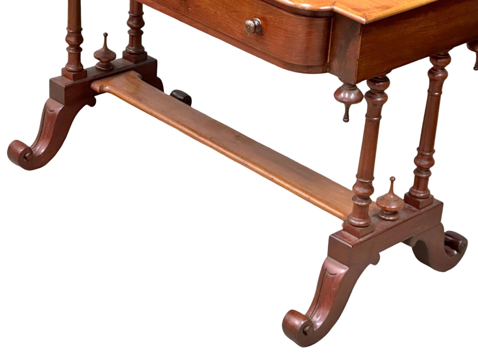 A Victorian mahogany 2 drawer side table on cabriole legs. Circa 1870. 106x53x72cm - Image 2 of 4