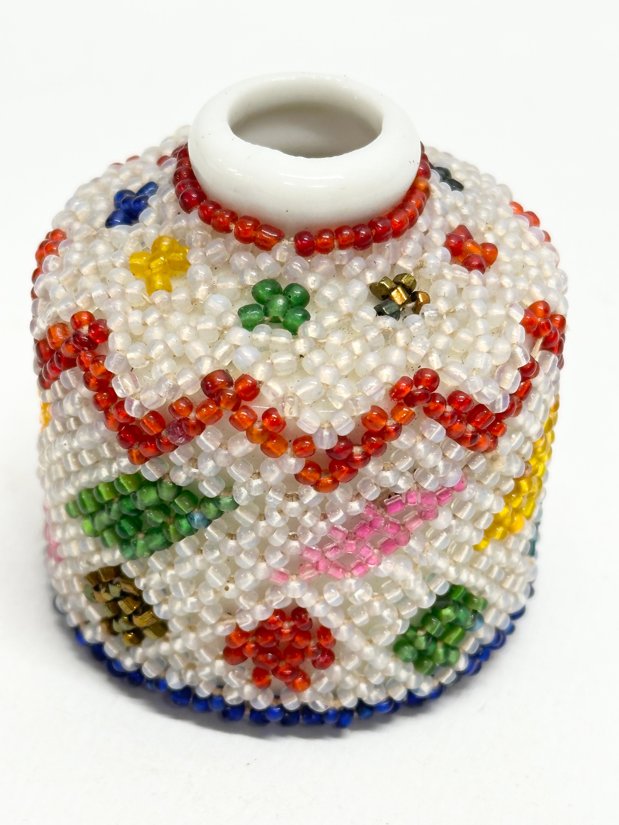 2 pieces of Native American beadwork. Inkwell and jar. 6cm - Image 3 of 4