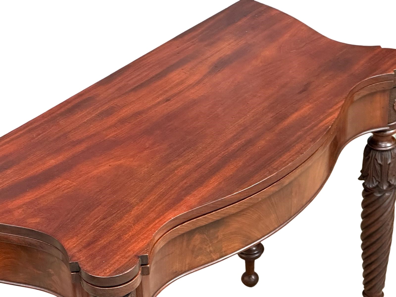 A William IV mahogany serpentine front turnover tea table on turned legs. Circa 1830. 87x44x75cm - Image 5 of 9