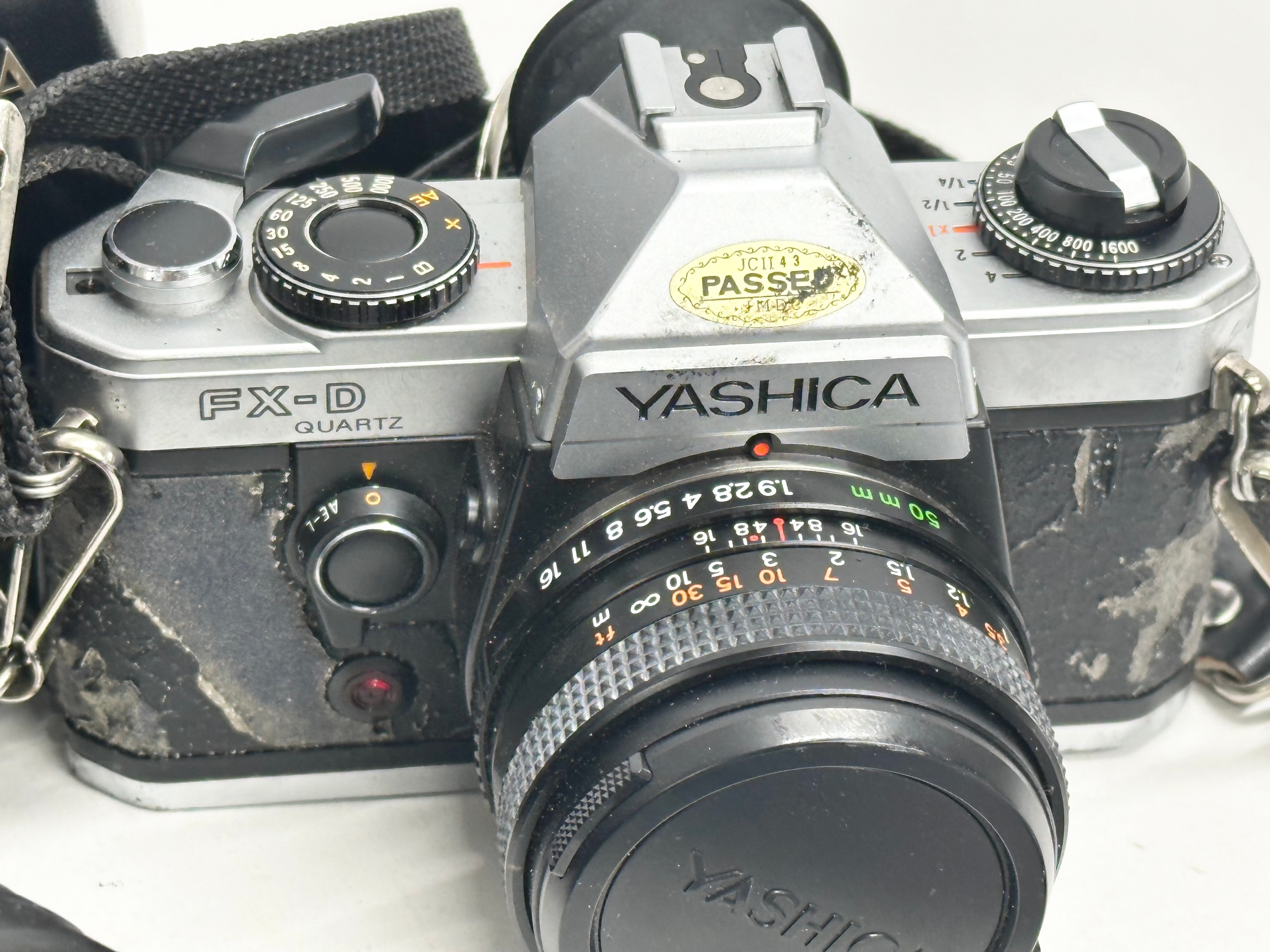 2 Yashica cameras. A Yashica 300 Auto Focus camera with case and book. A Yashica FX-D Quartz - Image 4 of 4
