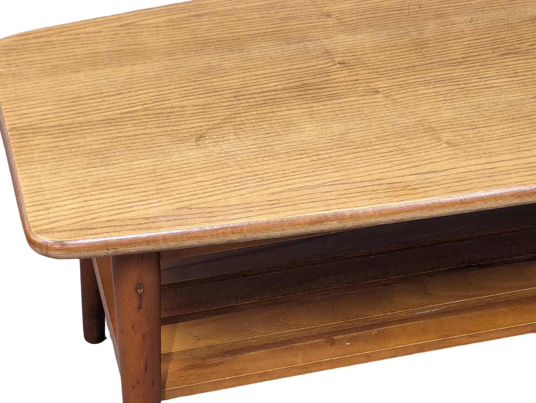 A Mid Century 2 tiered coffee table. 104.5x43x39cm - Image 4 of 4