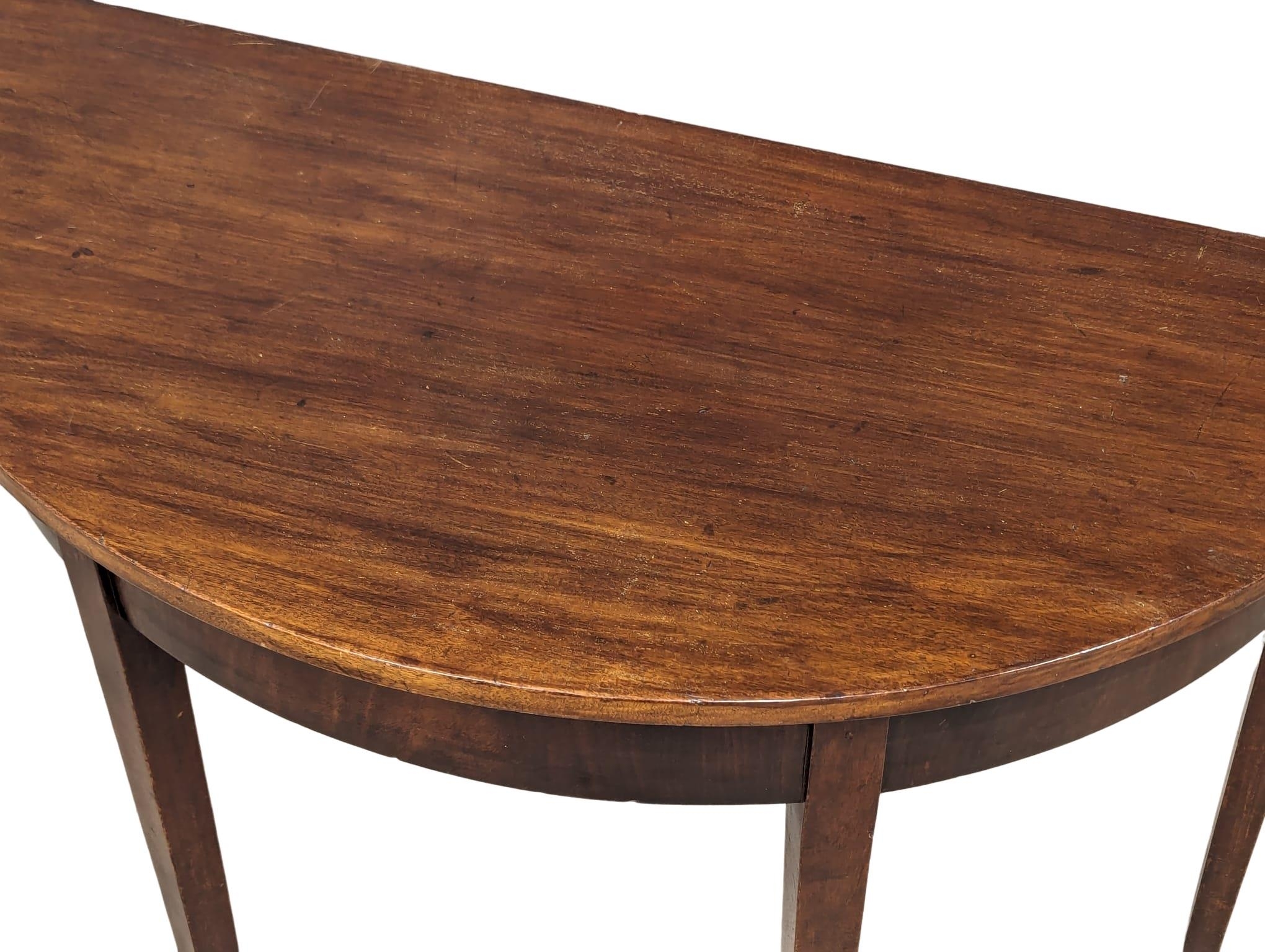 An early 20th Century mahogany hall table in the Georgian style, 109cm x 54cm x 71.5cm - Image 4 of 4