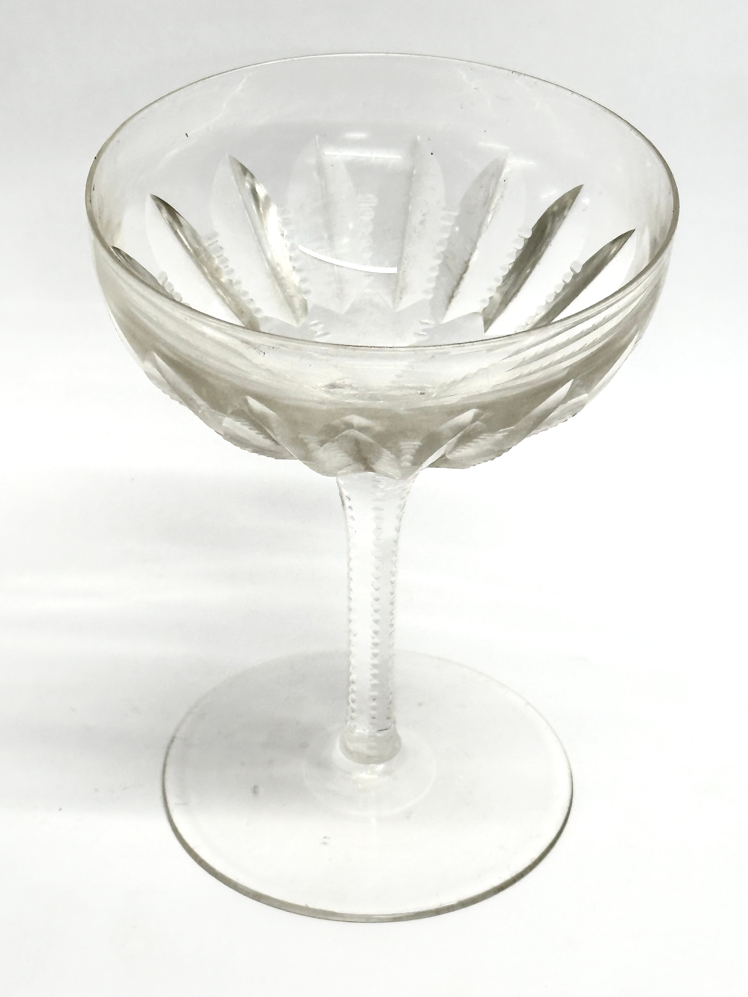 A set of 4 Late 19th/Early 20th Century notch cut cocktail glasses/champagne glasses. 9x12cm - Image 4 of 7
