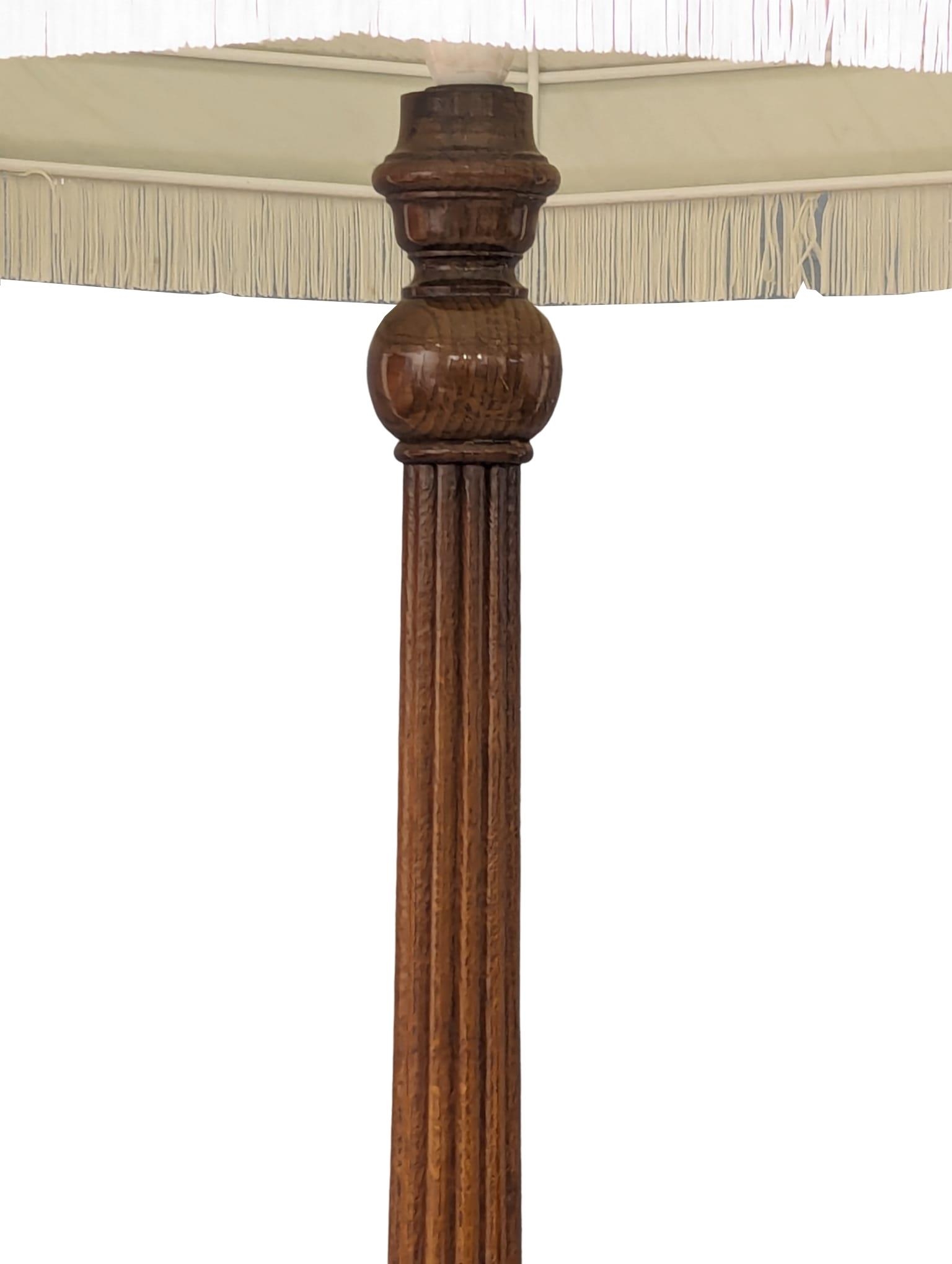 A mahogany standard lamp with reeded column. 197cm - Image 2 of 3