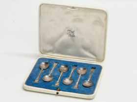 A set of 6 silver spoons in case. Sheffield, 1937. 38.25 grams.