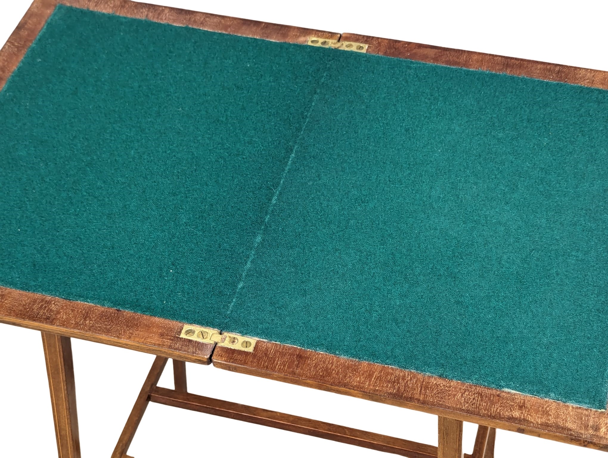A Sheraton Revival inlaid mahogany turnover games table. Circa 1900. 46x35x73.5cm - Image 4 of 4
