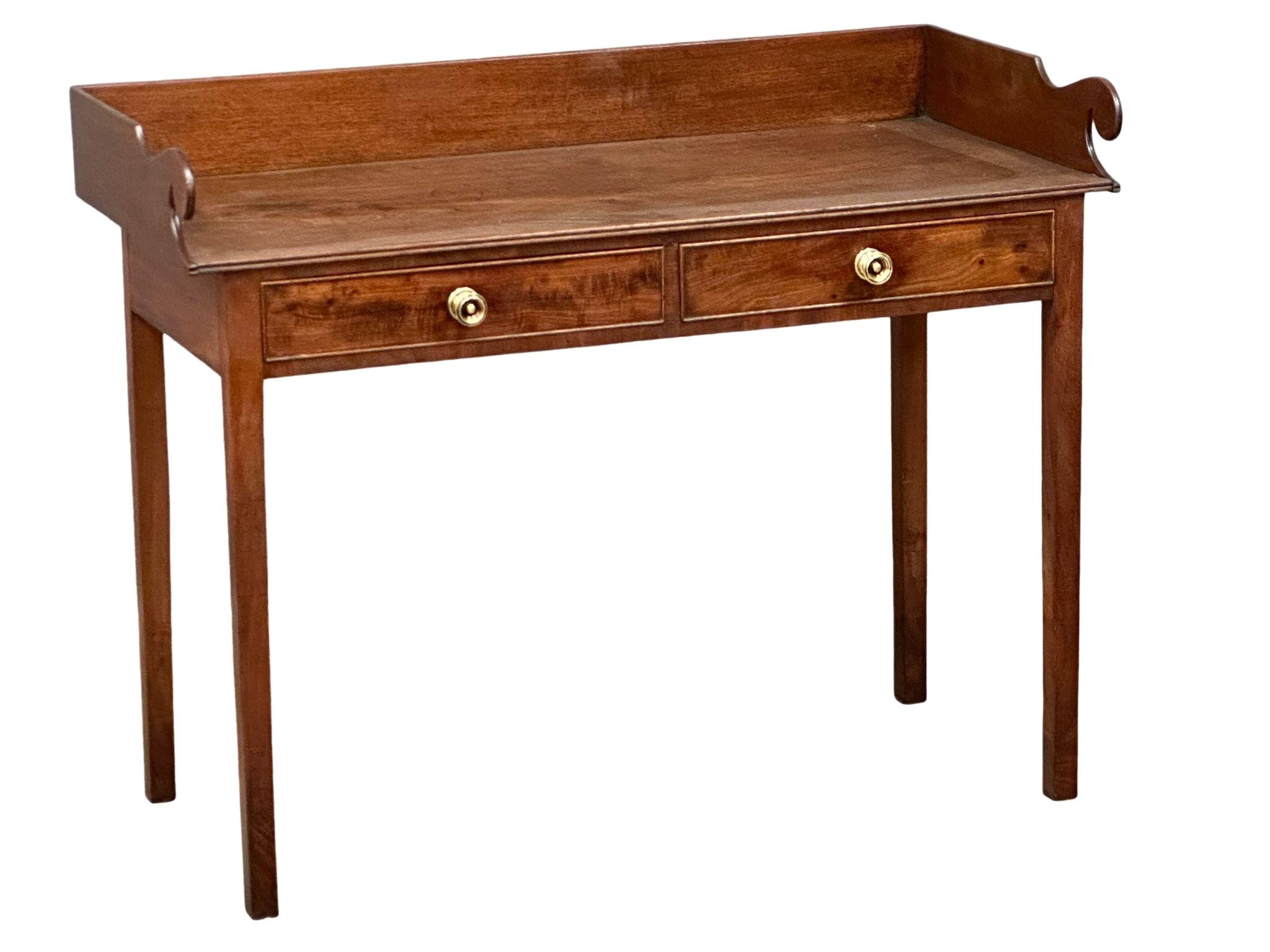 A late George III mahogany gallery back side table/washstand. Circa 1800-1820. 114x55x89cm