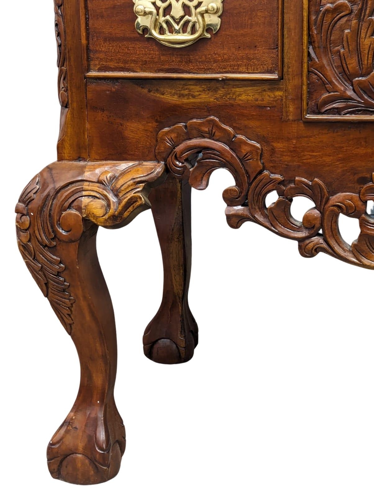 An American Pennsylvania Chippendale style mahogany chest of drawers on cabriole legs, 90cm x 47cm x - Image 3 of 6