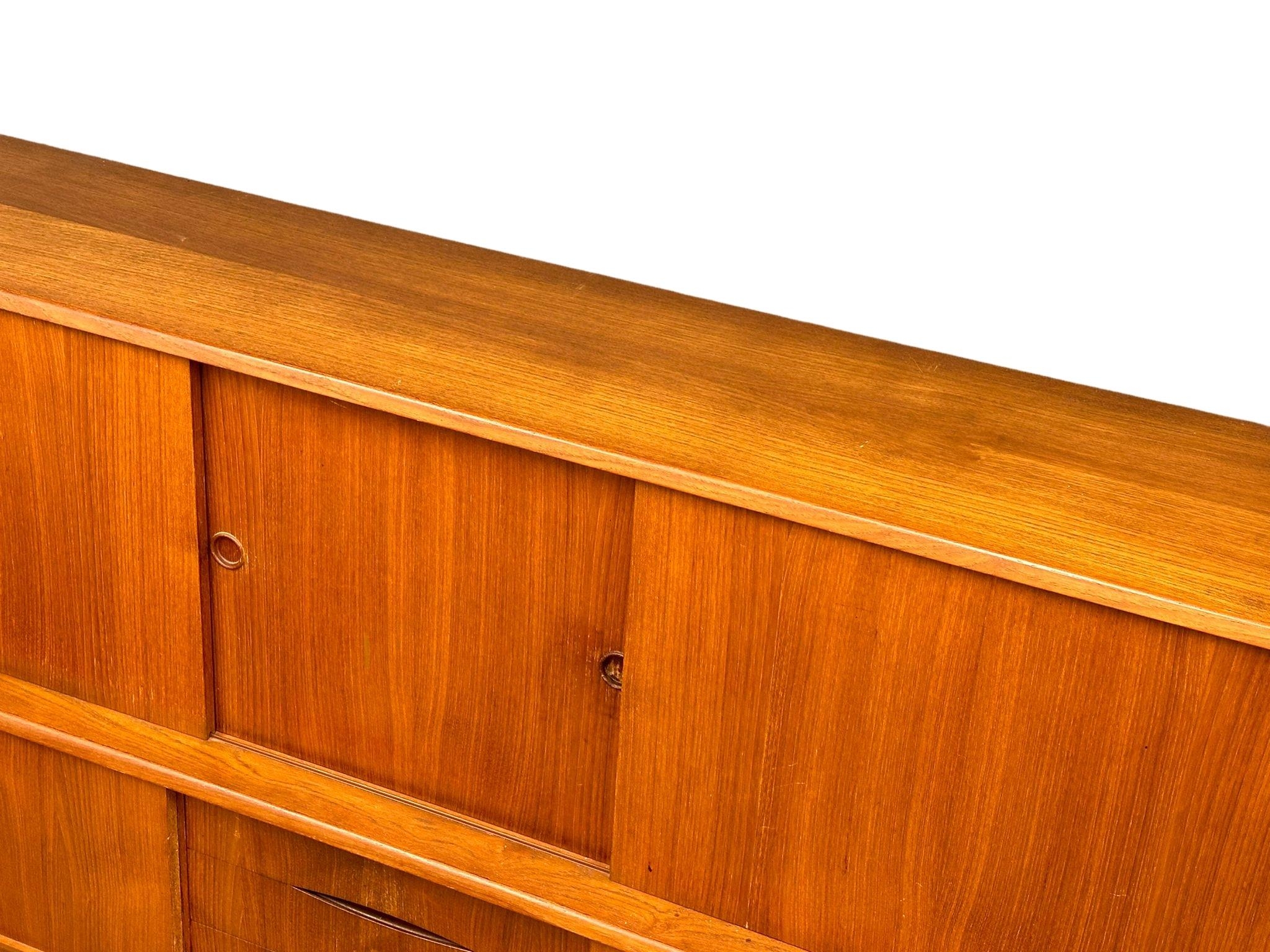 A Danish Mid Century teak highboard credenza by ES Möbler. 190x46x122cm - Bild 7 aus 10