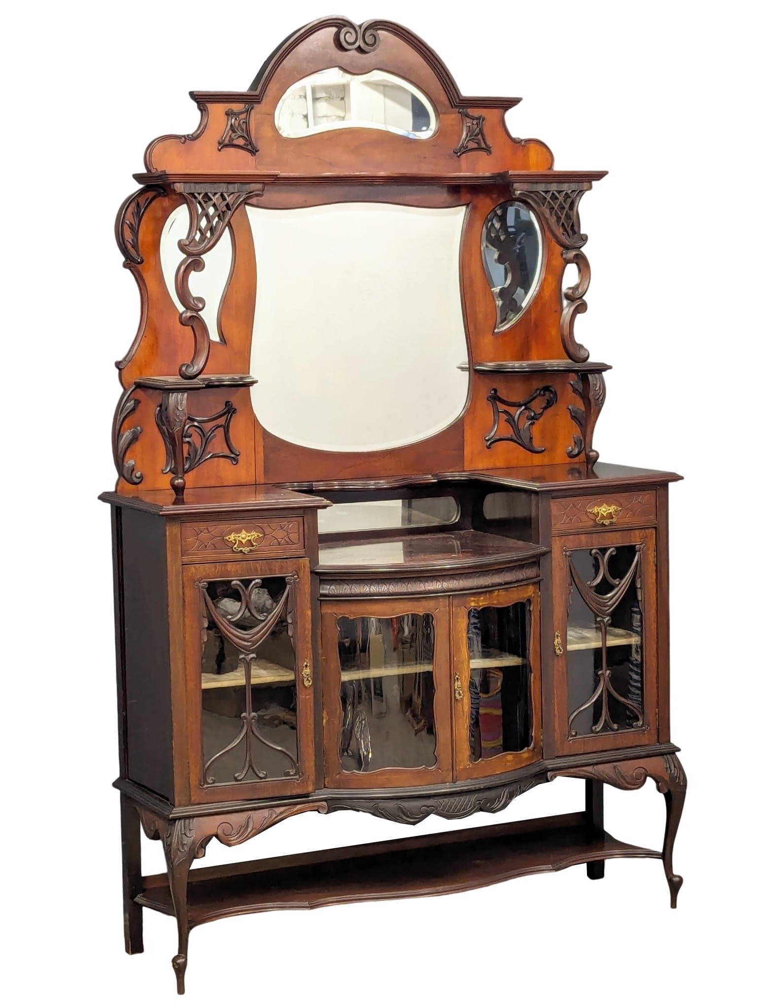 A Late Victorian mahogany mirror back sideboard. Circa 1890-1900. 137x46x219cm