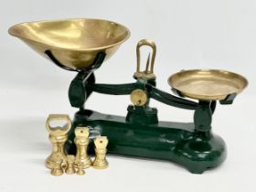 A set of vintage scales with weights. 41cm