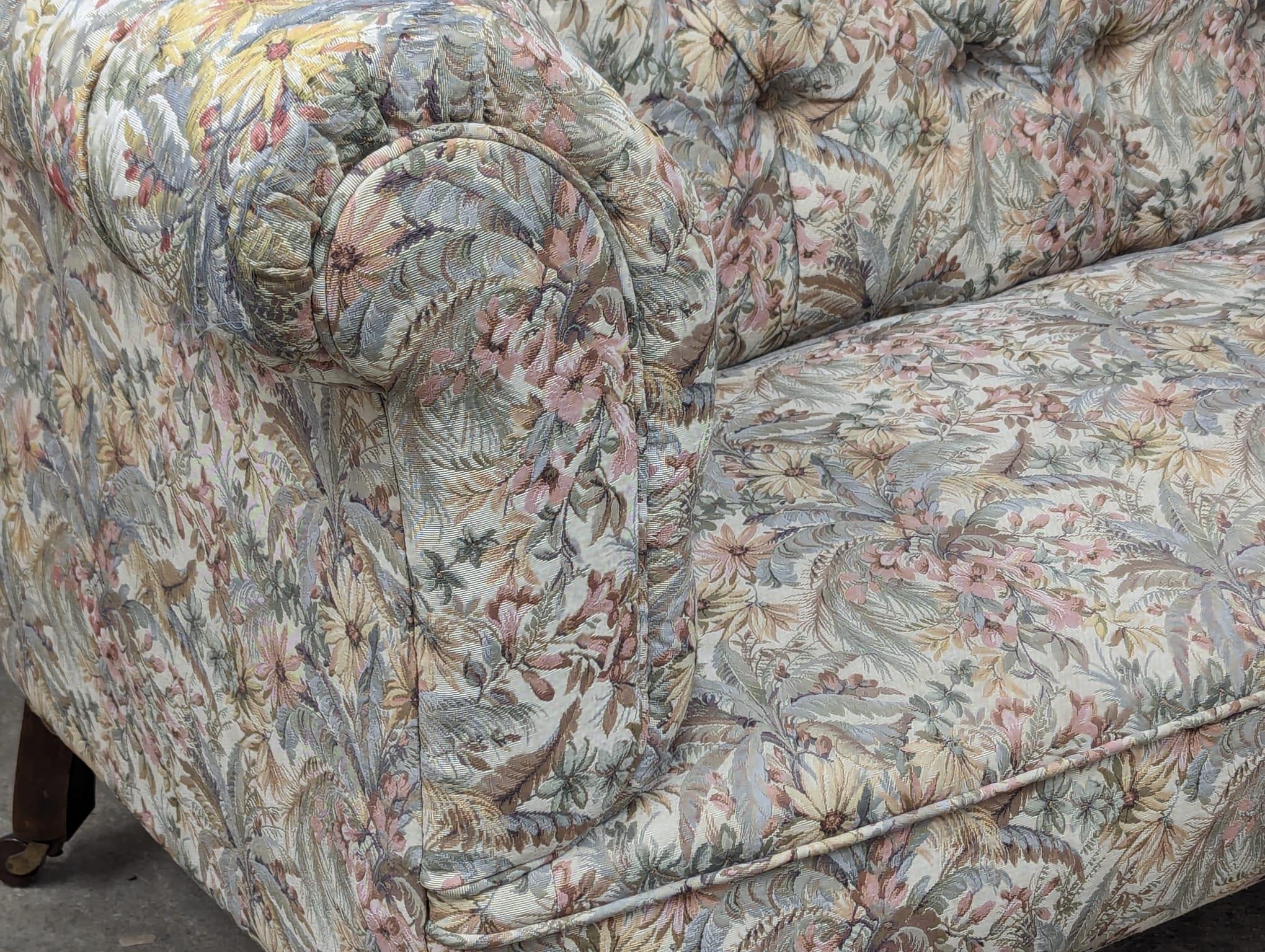 A Late 19th Century Victorian deep button back 2 seater sofa on turned legs. Circa 1880. 164.5cm - Image 3 of 5
