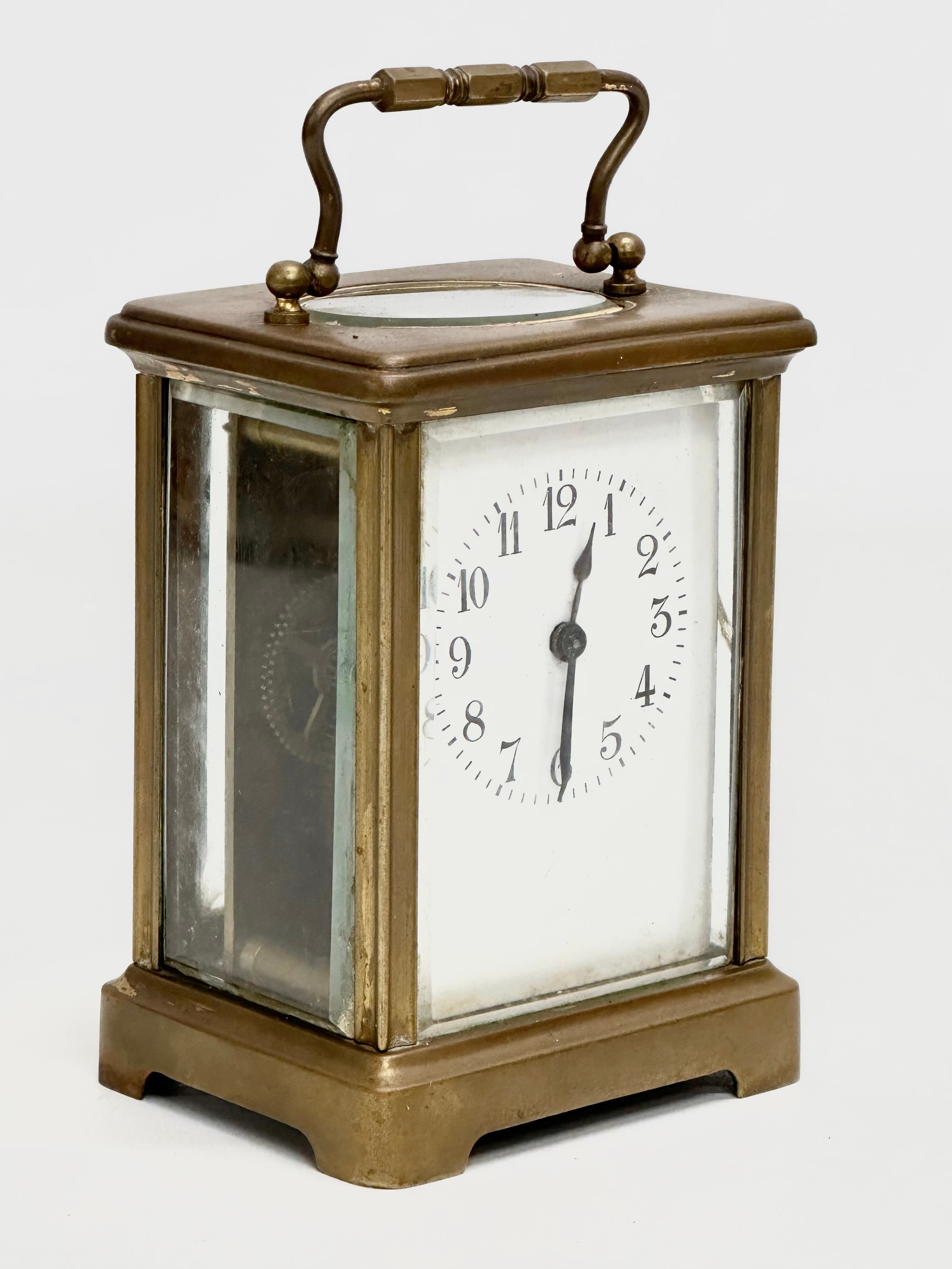 A Mid/Late 19th Century French brass carriage clock. With key. - Image 5 of 5