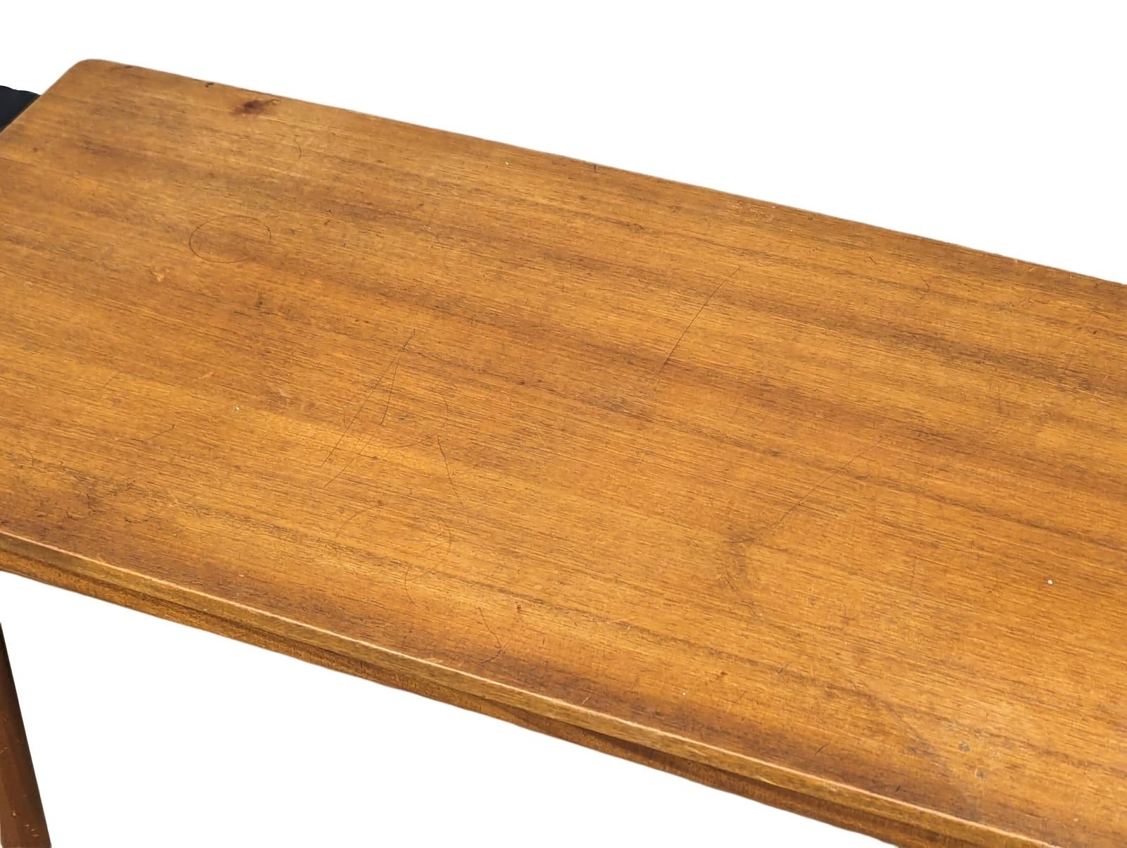 A McIntosh Mid Century teak extending coffee table. Extended, 150x48.5x46cm. Not extended 107x48. - Bild 4 aus 6
