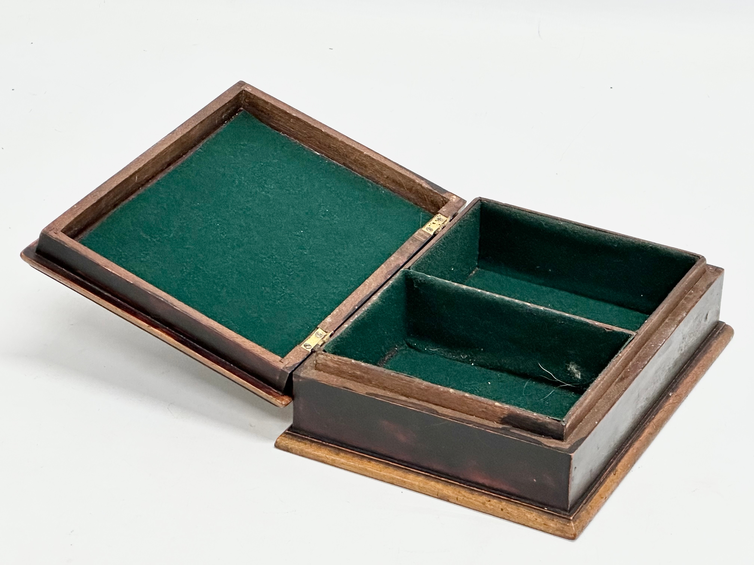 A Mid 19th Century Victorian inlaid mahogany card case/storage box. 17.5x13.5x5.5cm - Image 4 of 6