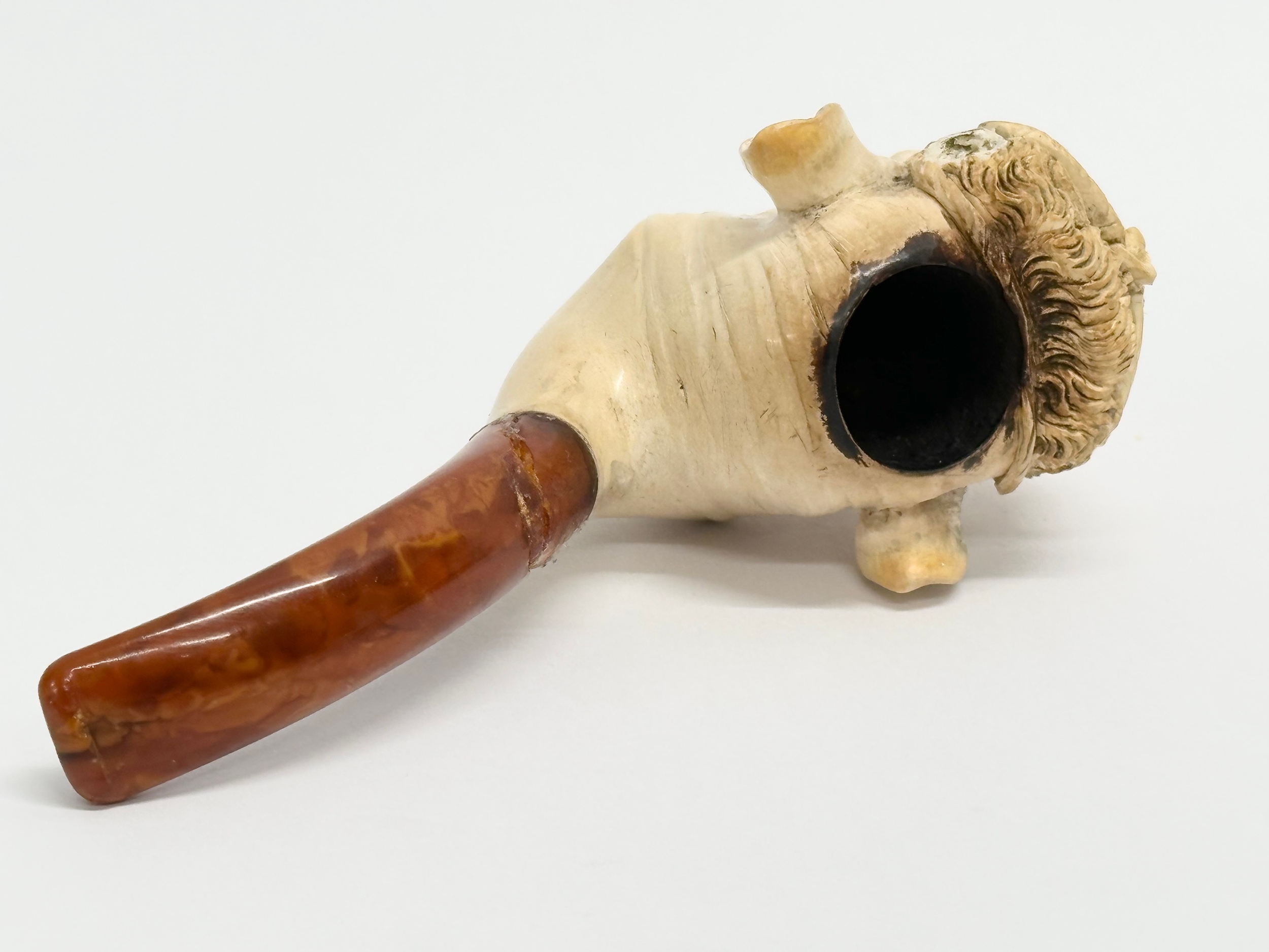 A Late 19th Century meerschaum smokers pipe with original case. 15cm - Image 7 of 7