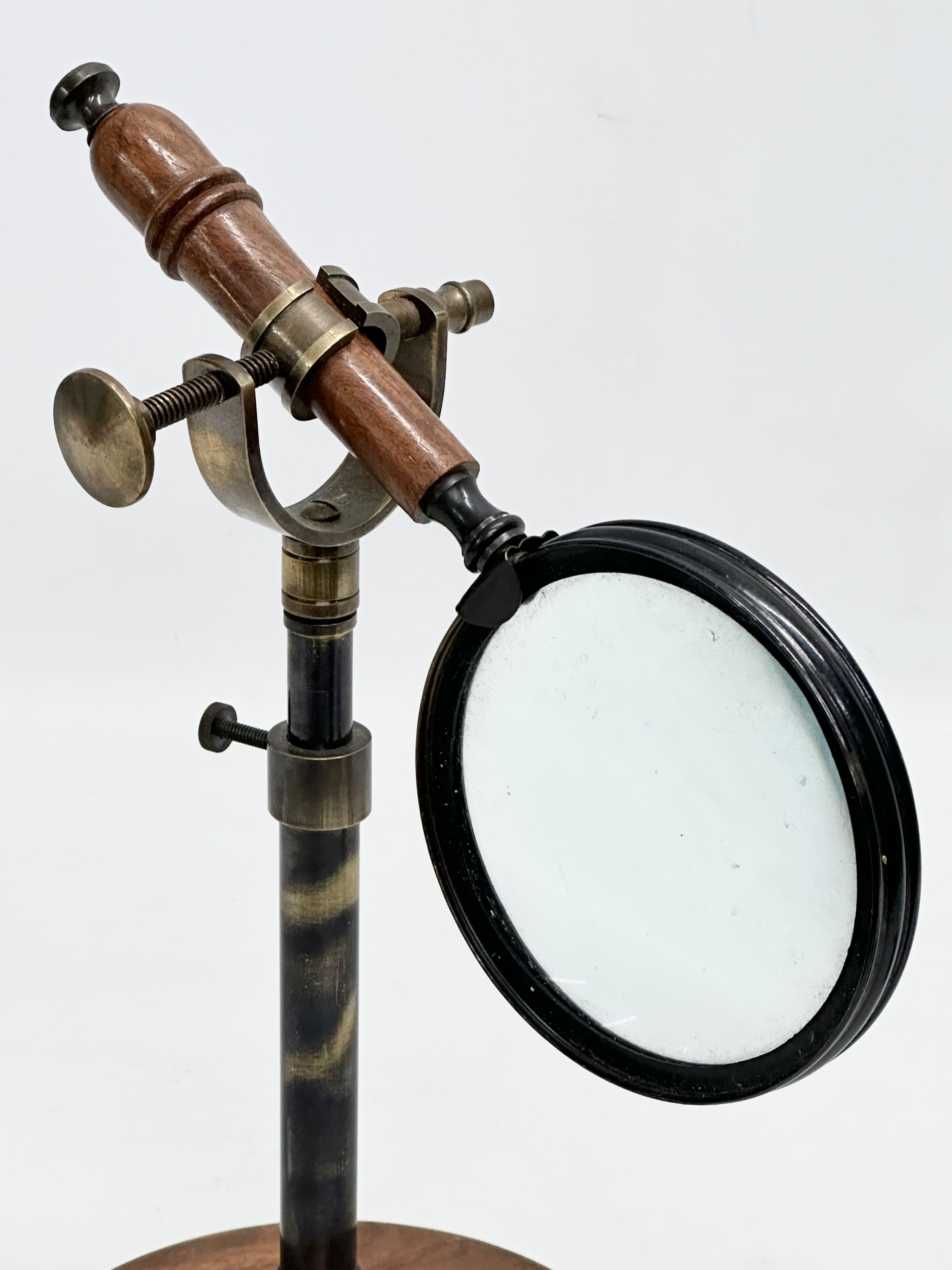 A desktop magnifying glass. 14x30cm - Image 3 of 3