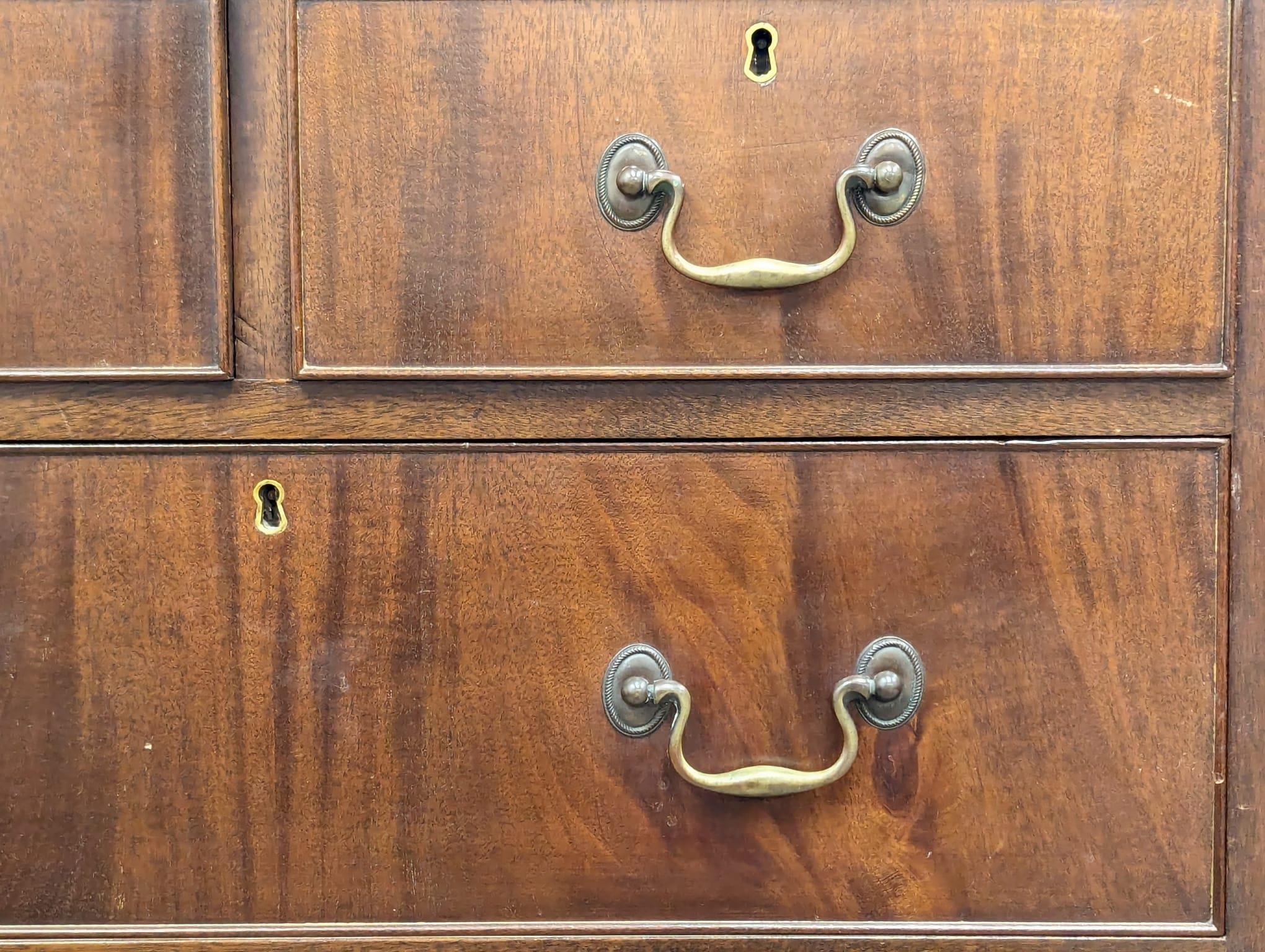 A Late 19th Century Georgian style chest of drawers. Circa 1880-1900. 79x48x100.5cm - Image 2 of 4