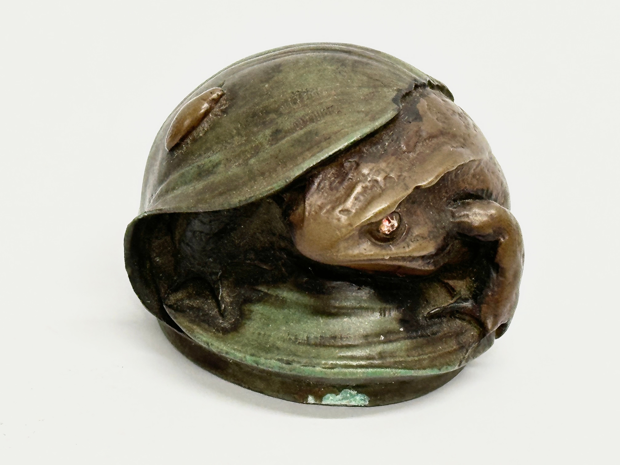 A St Petersburg bronze frog paperweight.