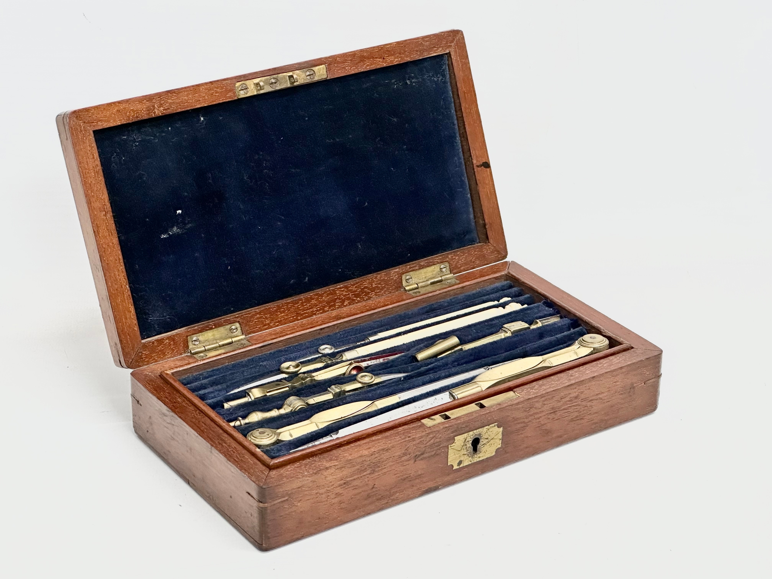 A Late 19th Century Elliot Brothers bone and brass draughtsman’s set in mahogany case. 19.5x11x4.5cm - Image 6 of 8