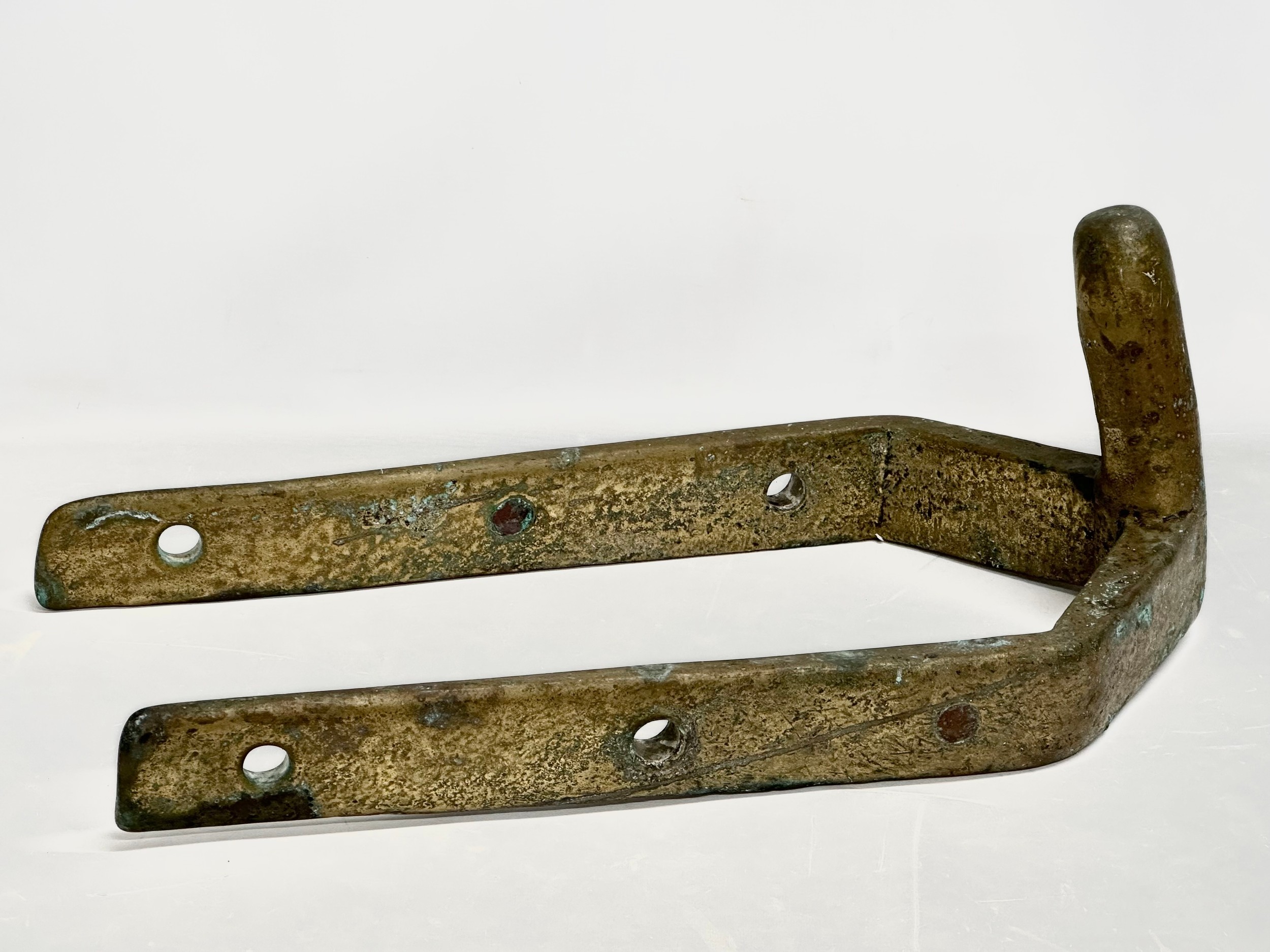 Two 16th Century bronze Gudgeons reportedly from a Spanish Galleon, 71x33x27cm - Image 2 of 7