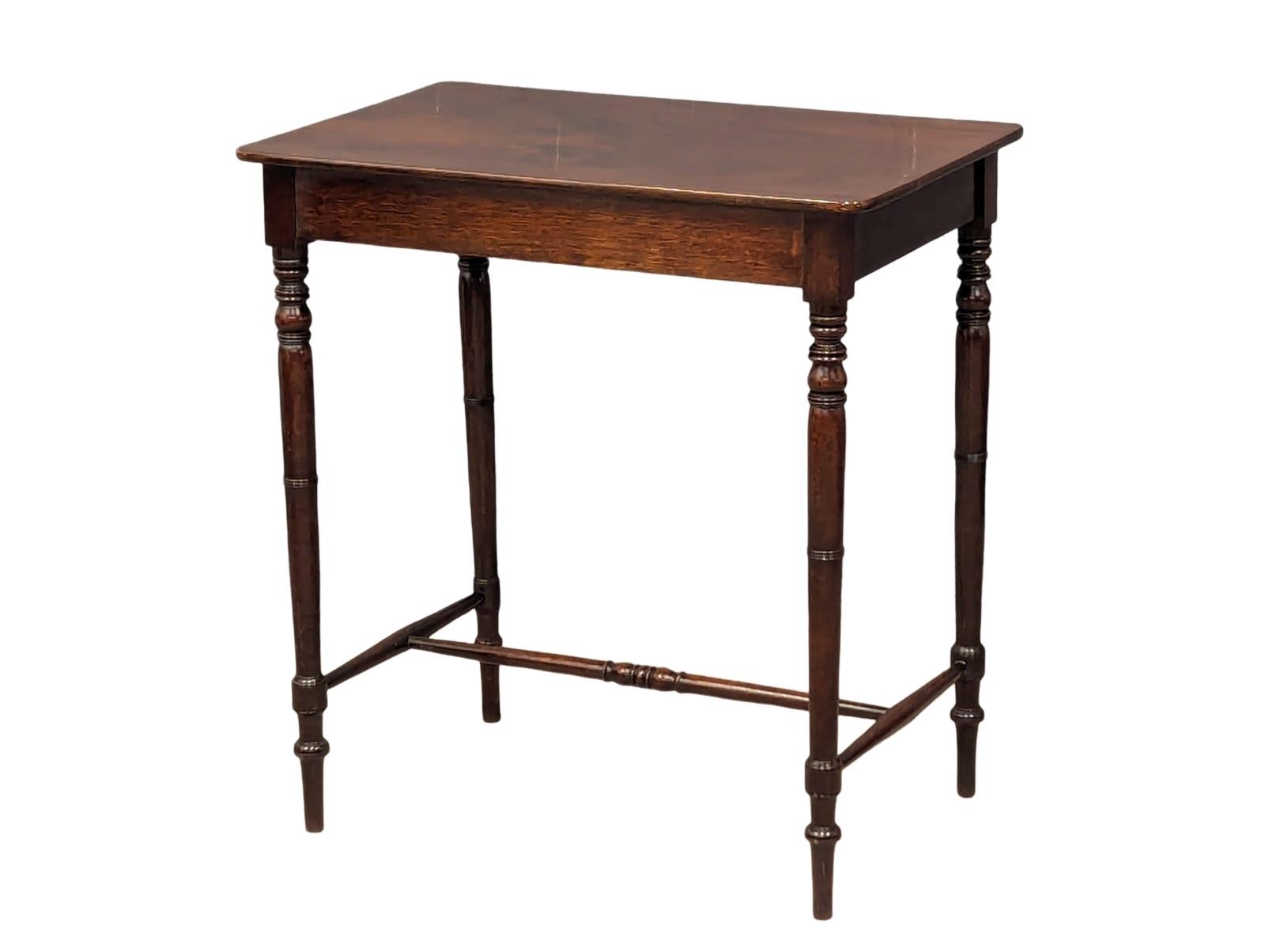 A William IV mahogany side table with turned supports and stretcher. Circa 1830-1835. 70x44x74cm