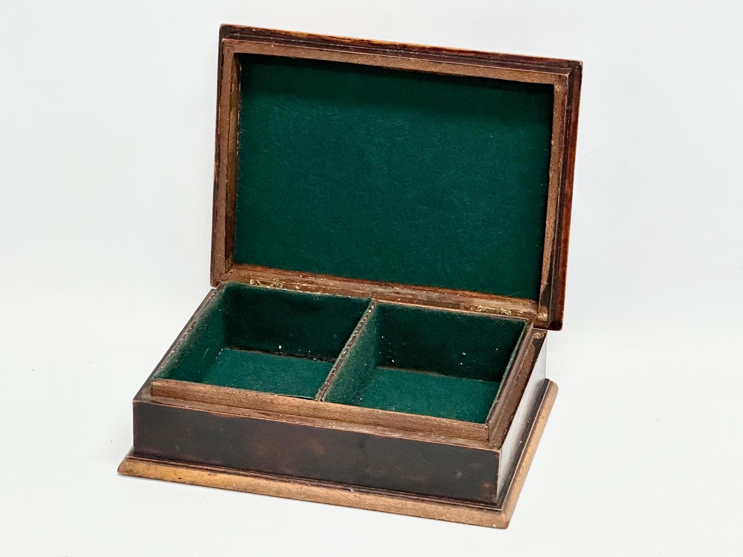 A Mid 19th Century Victorian inlaid mahogany card case/storage box. 17.5x13.5x5.5cm - Image 2 of 6