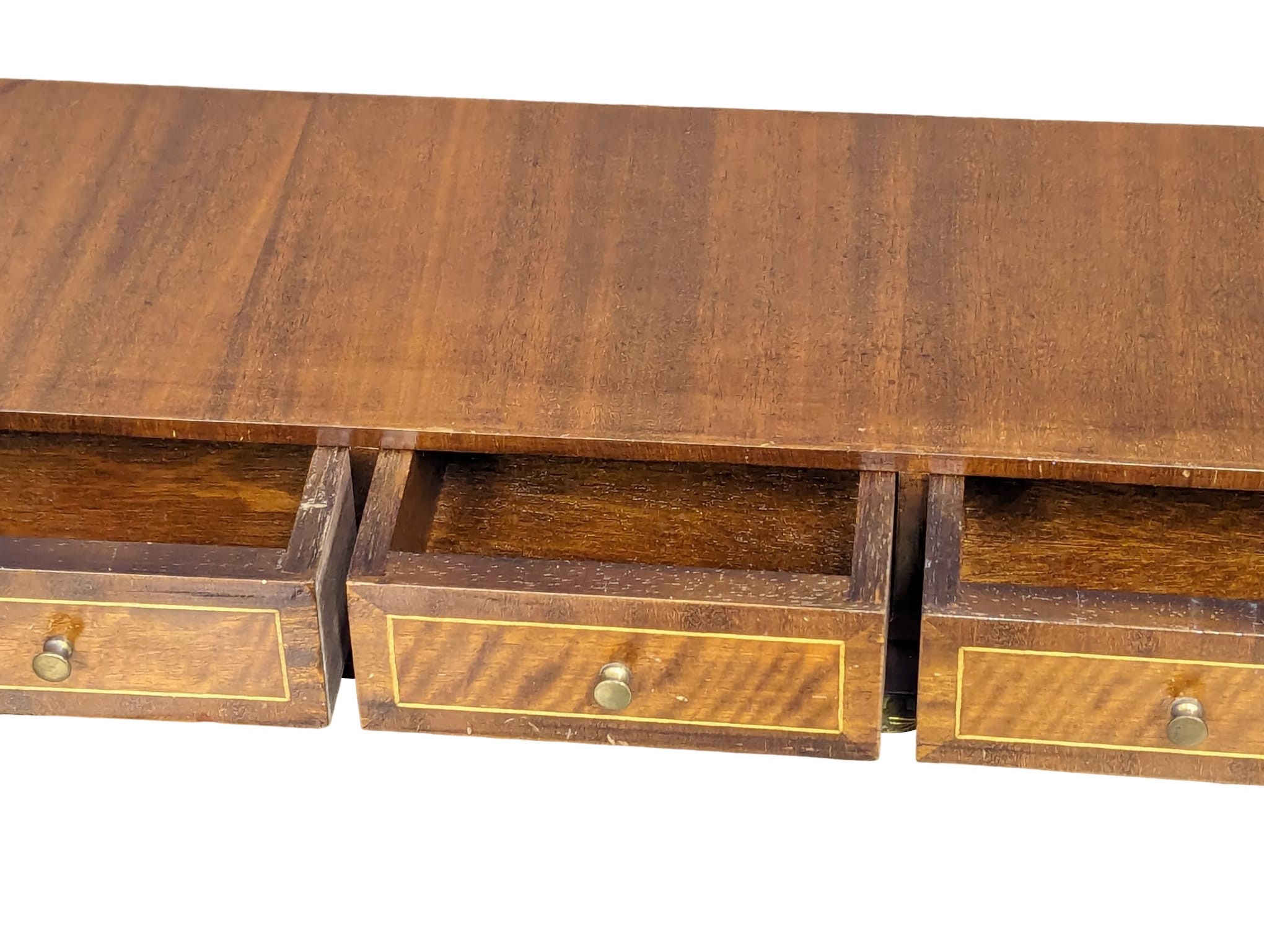 A Carlton House style inlaid mahogany writing desk with leather top in the manner of Sheraton - Image 8 of 9