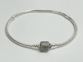 A silver bracelet. 20cm. 13.6 grams.