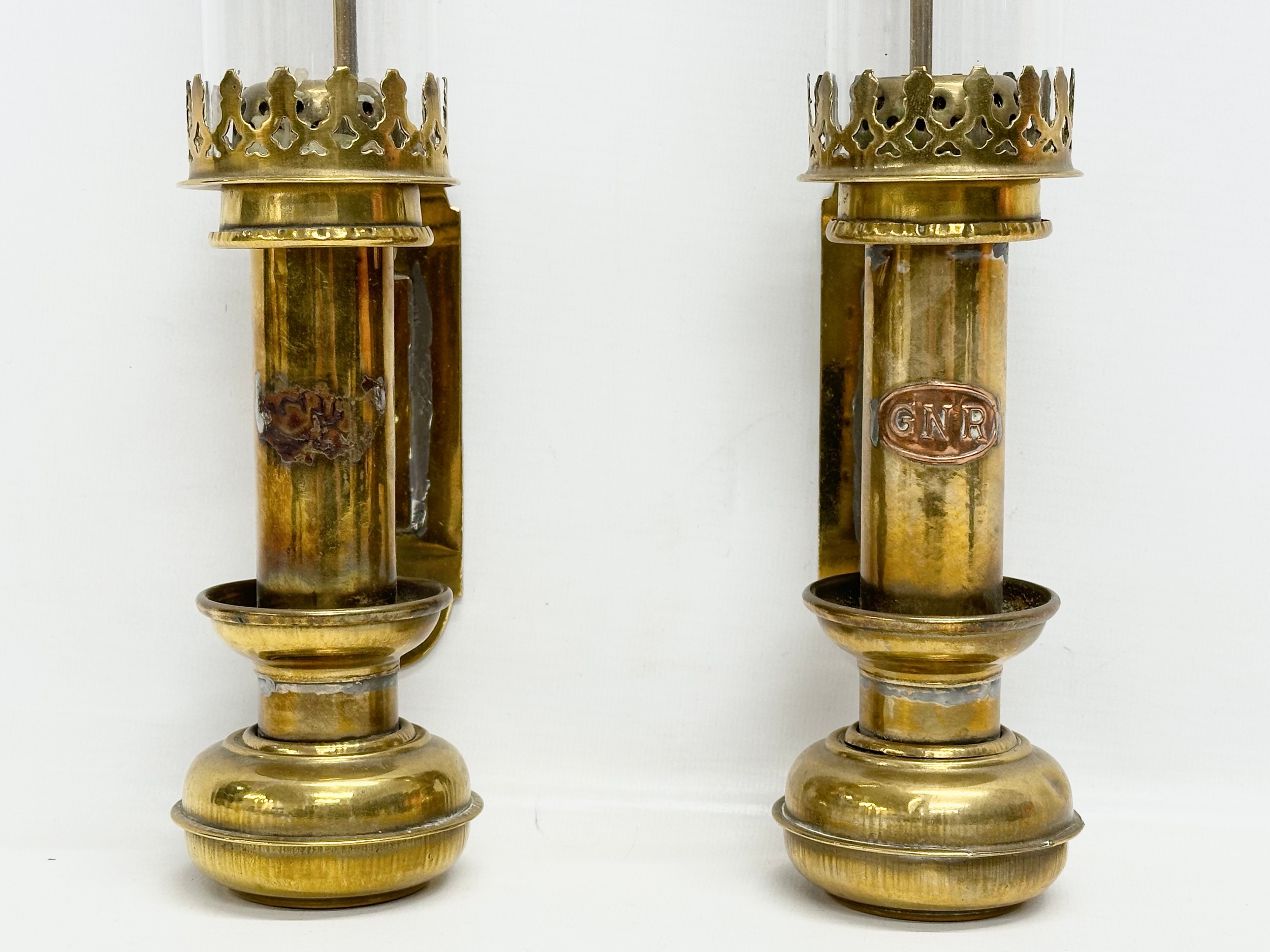 A pair of Early 20th Century Great Northern Railway brass carriage lamps. 35cm - Image 2 of 3