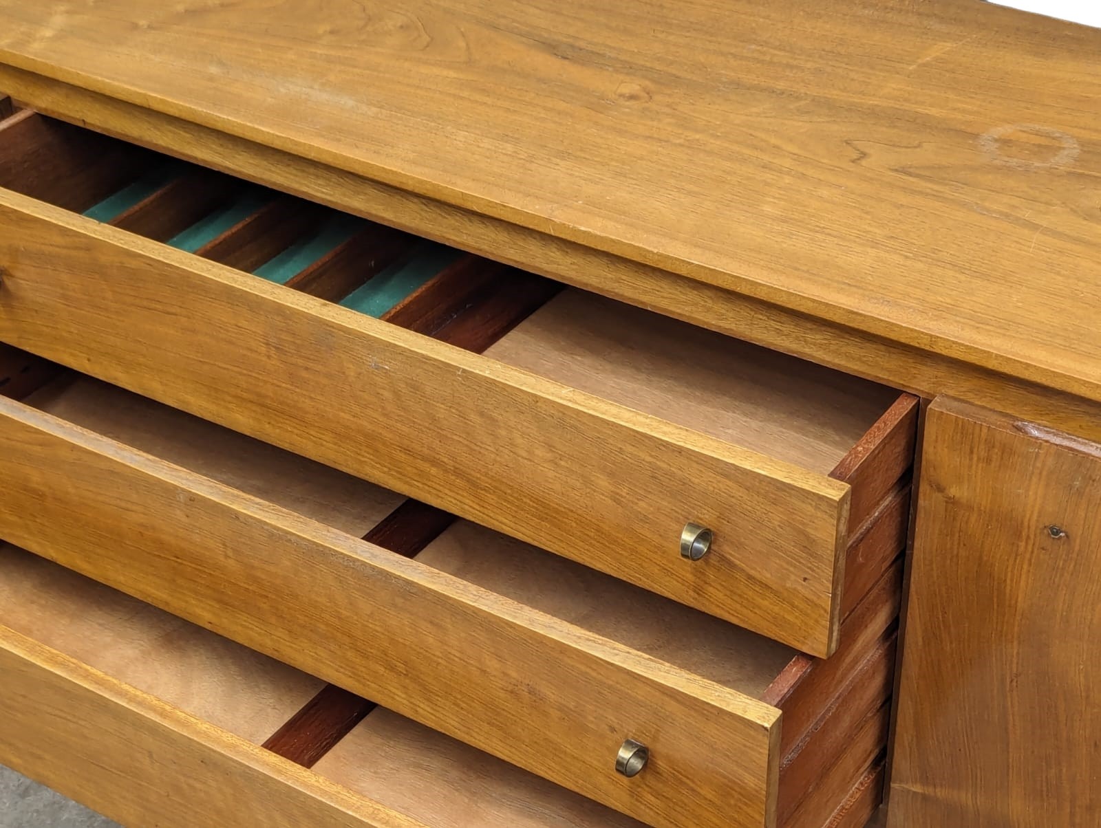 A large Mid Century teak sideboard designed by Robert Heritage for Archie Shine. 183x46x74cm - Image 7 of 7