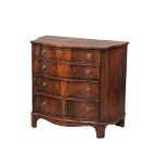 A George III style mahogany Serpentine front chest of drawers. 89x51x83.5cm