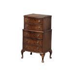 A small Georgian style chest of drawers. 43.5x32x78cm