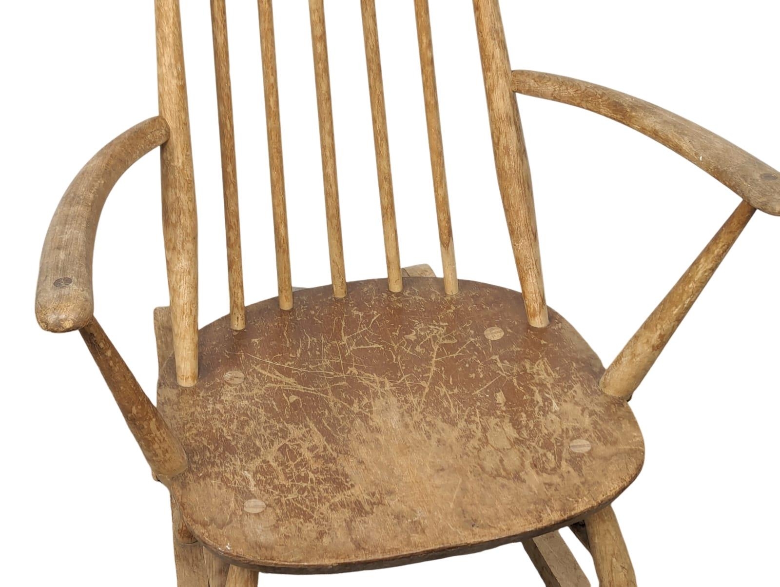 An Ercol Mid Century blonde elm and beech rocking chair - Image 4 of 5