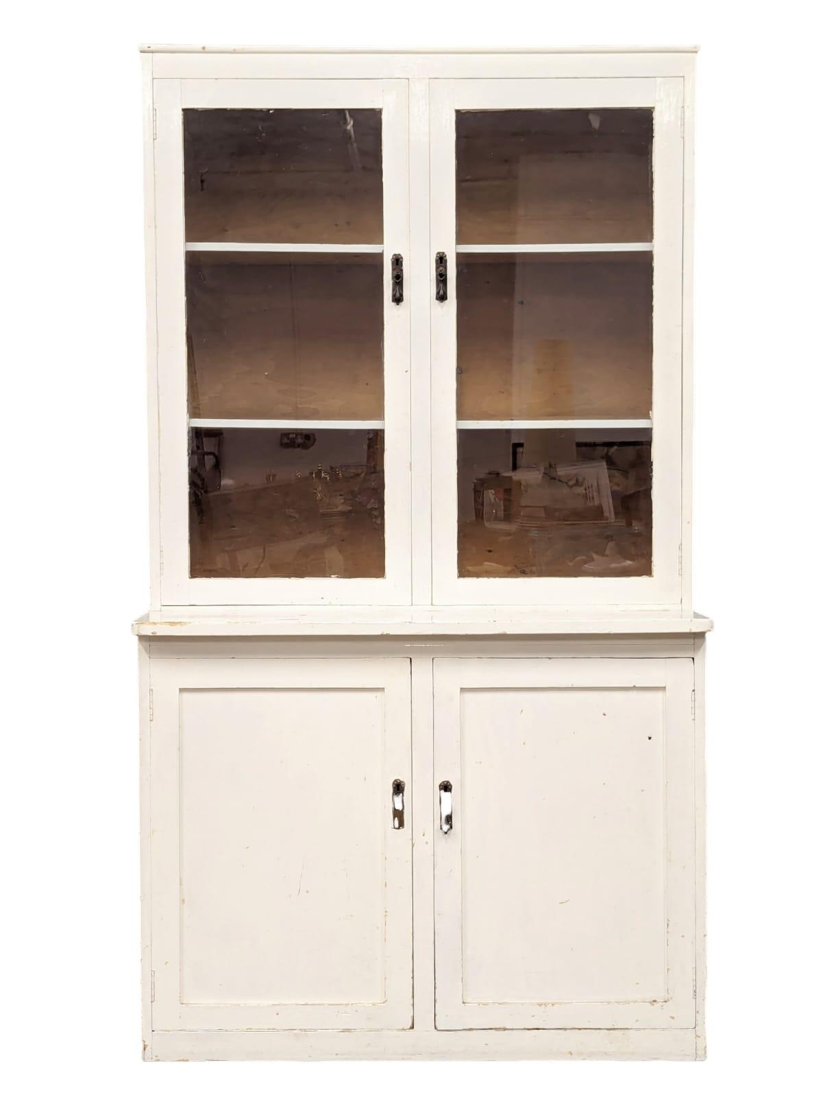 An Early 20th Century kitchen dresser. 97.5x51x174cm