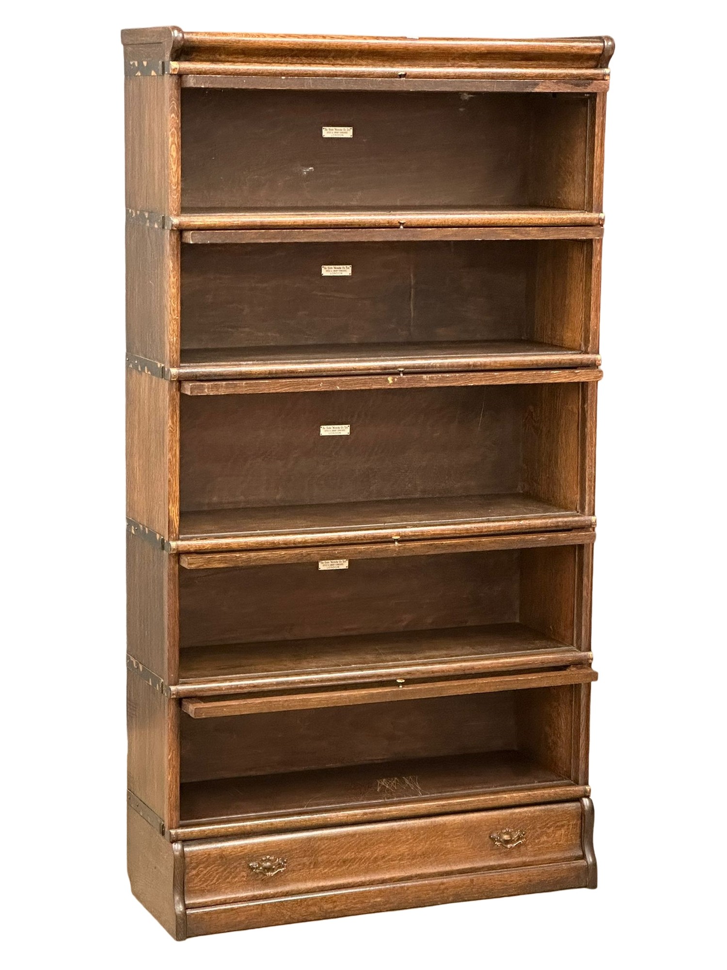 A large Early 20th Century Globe Wernicke oak stacking bookcase. Circa 1900-1920. 87x31x164cm - Image 5 of 7