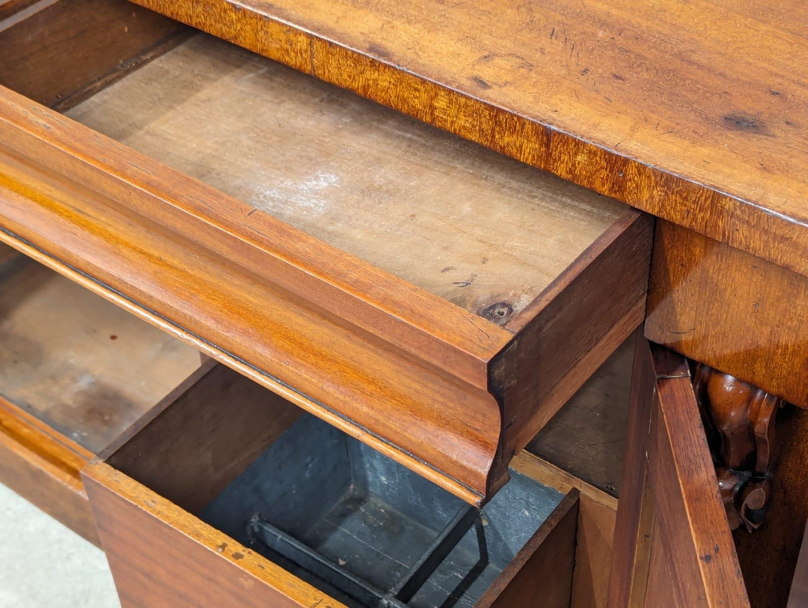 A Victorian mahogany side cabinet with fitted cellarette and 2 drawers. 121.5x43.5x83.5cm - Image 2 of 7