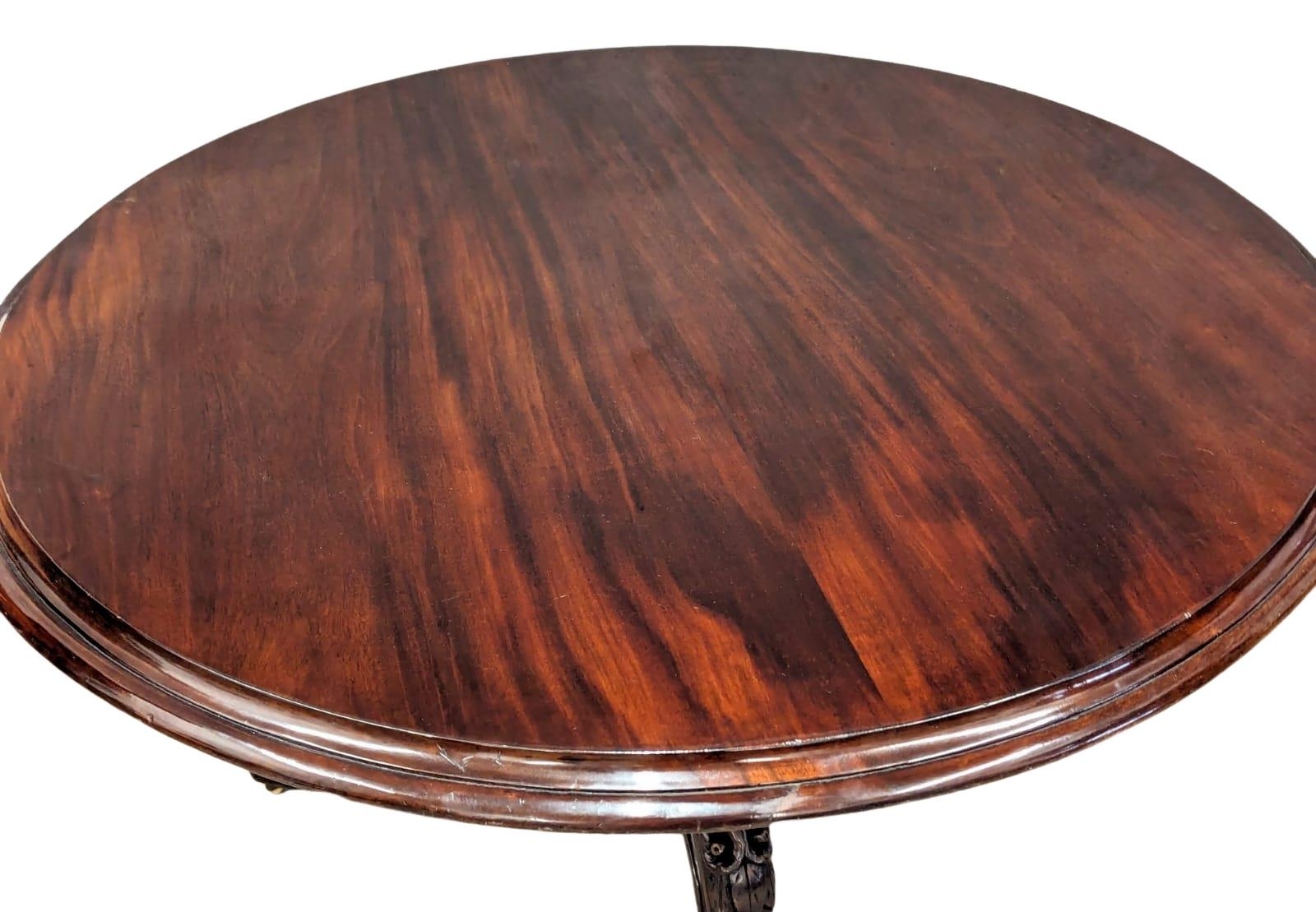 A Victorian mahogany pedestal tilt top breakfast table / dining table on Cabriole legs. 131x77cm - Image 2 of 5