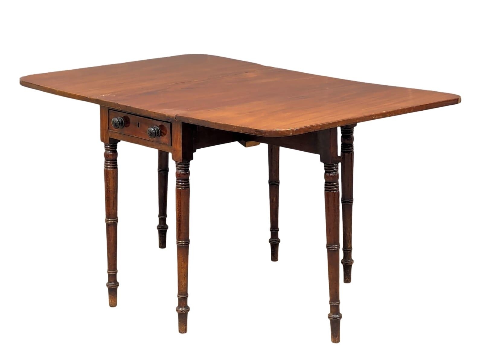 A George IV mahogany Pembroke table with drawer, Extended 87.5cm x 135cm x 73.5cm - Bild 5 aus 7