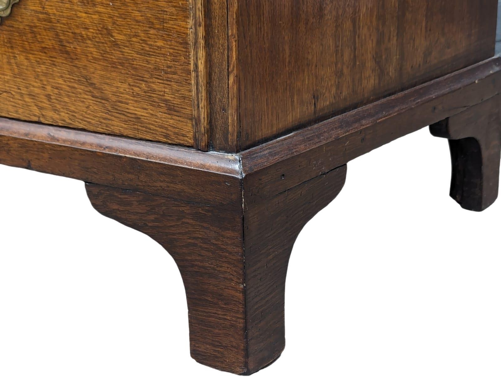 A George II oak chest of drawers with original handles and bracket feet, 94.5cm x 54.5cm x 94.5cm - Image 5 of 8