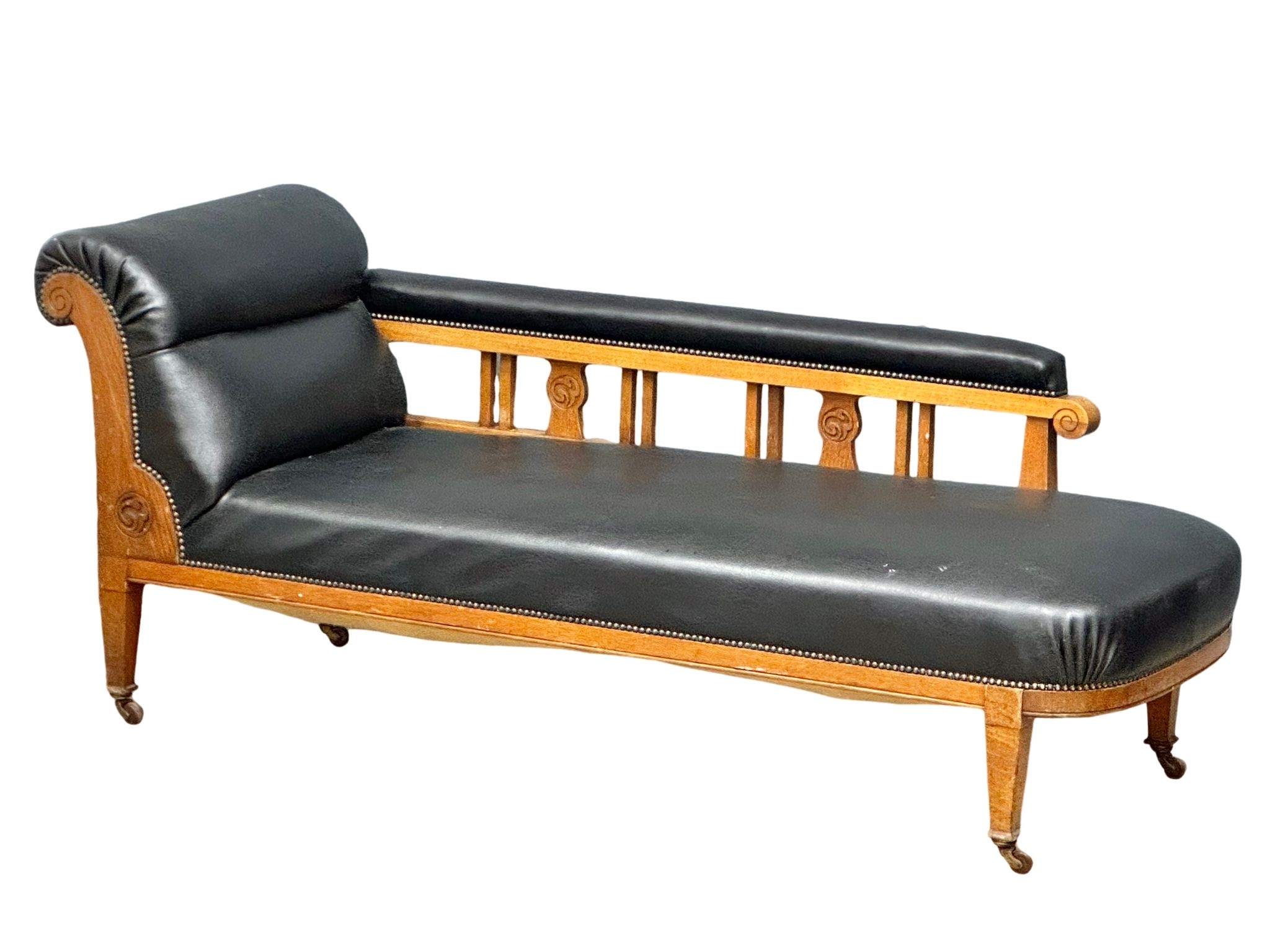 An Early 20th Century Art & Crafts oak framed chaise lounge. Circa 1900. 182cm