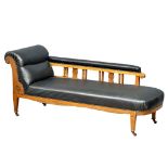 An Early 20th Century Art & Crafts oak framed chaise lounge. Circa 1900. 182cm