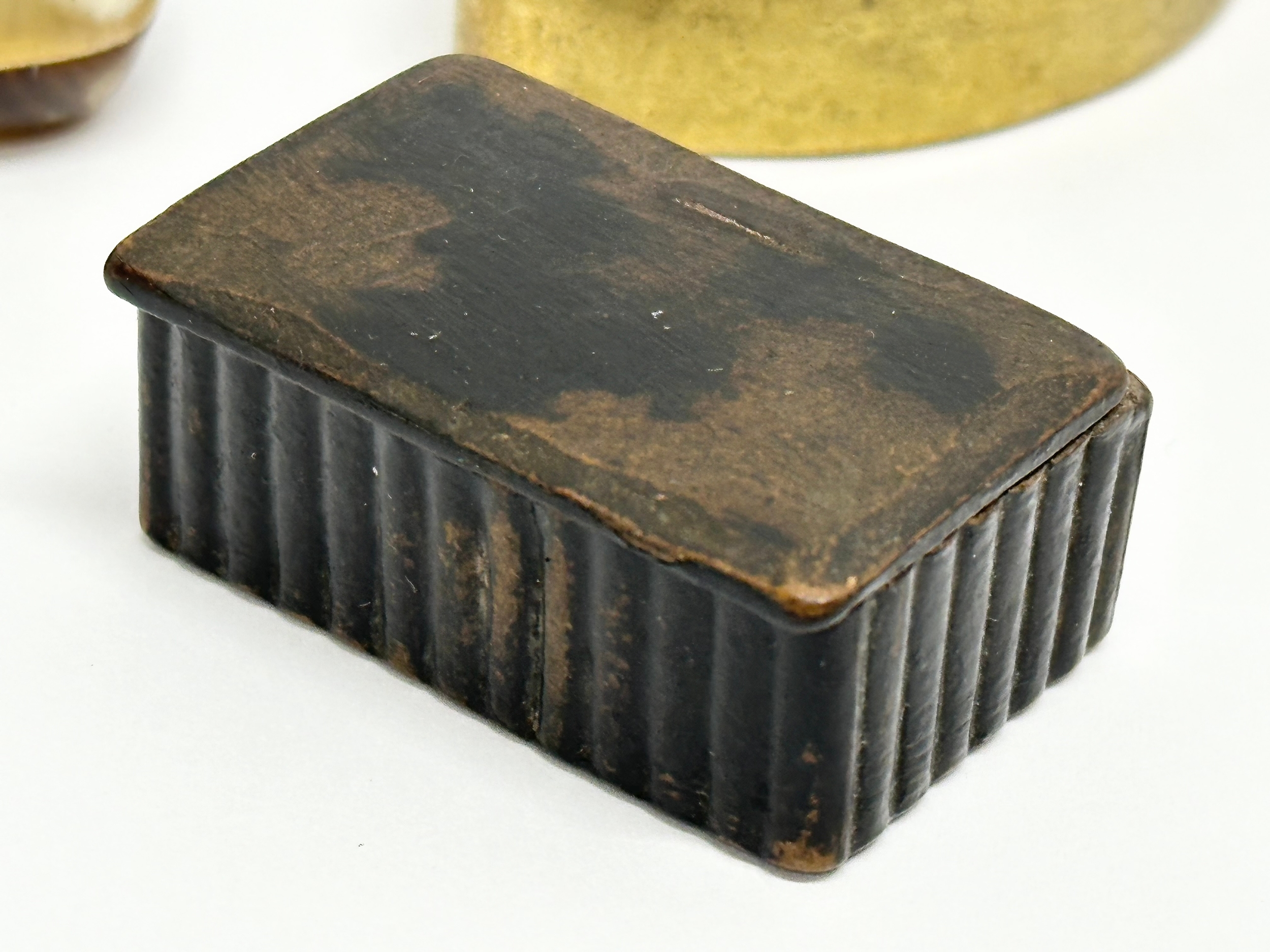 A collection of 19th Century snuff boxes. Georgian and Victorian. - Image 2 of 7