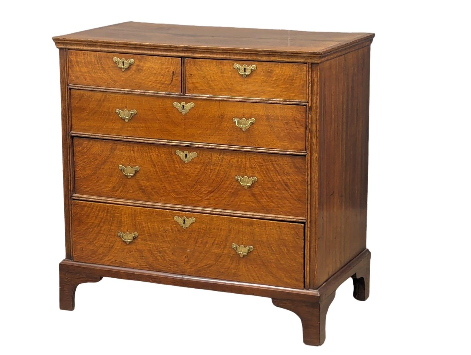 A George II oak chest of drawers with original handles and bracket feet, 94.5cm x 54.5cm x 94.5cm