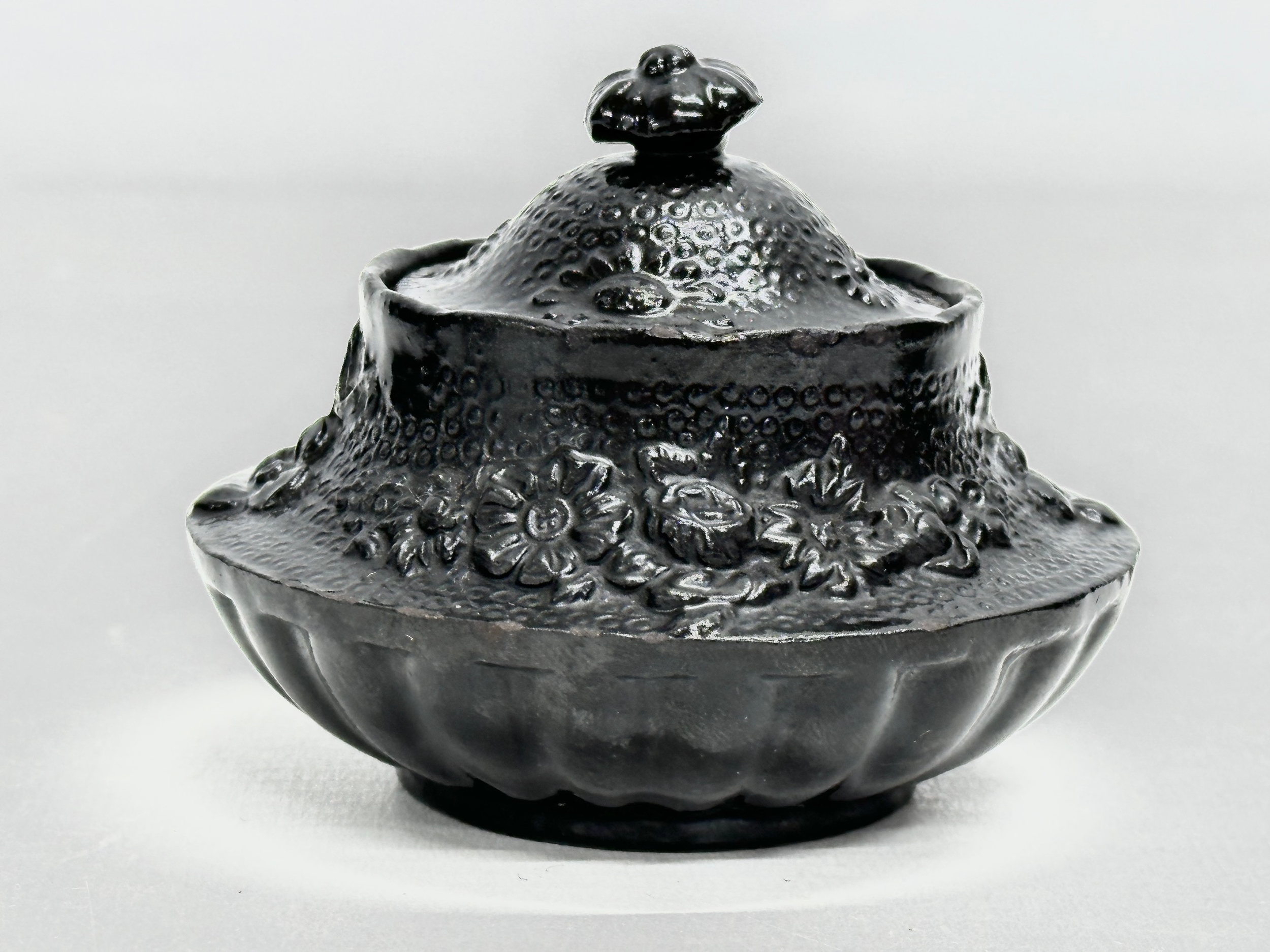 5 pieces of Late 18th/Early 19th Century English black basalt pottery. Sugar bowl with lid - Image 7 of 18