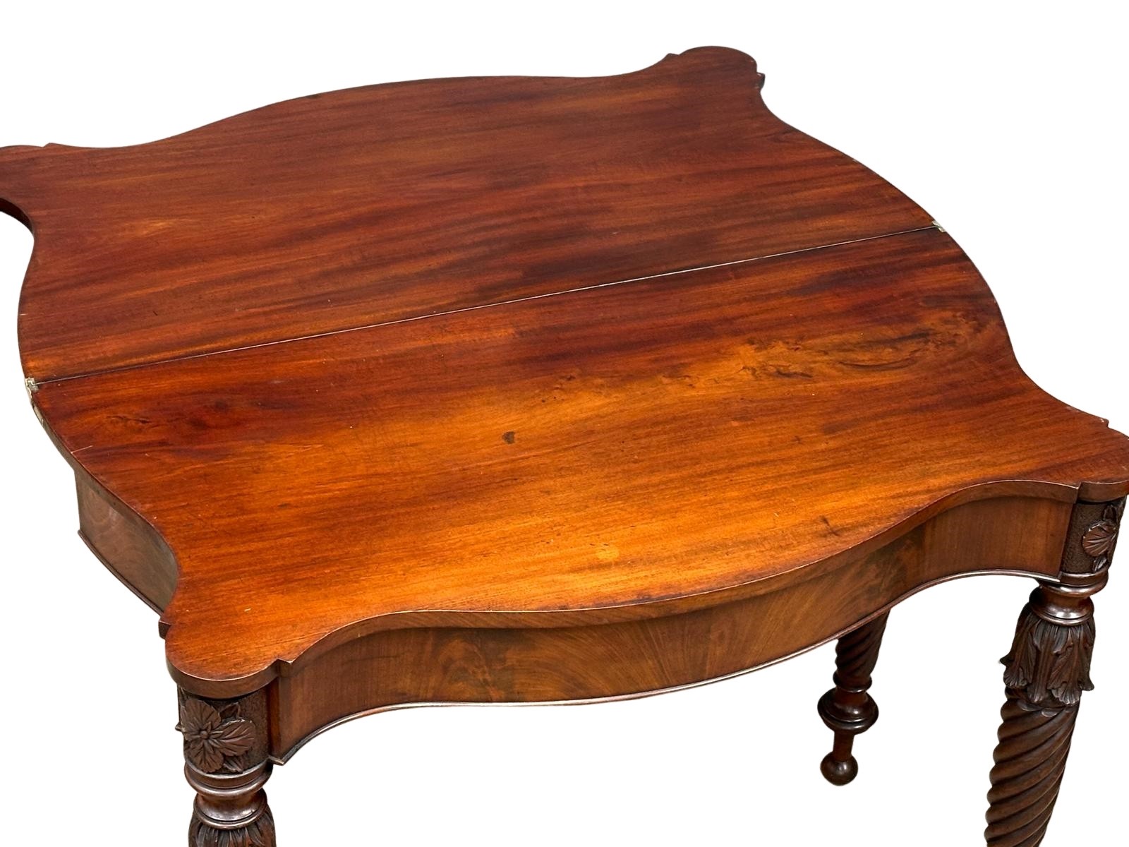A William IV mahogany serpentine front turnover tea table on turned legs. Circa 1830. 87x44x75cm - Image 2 of 9